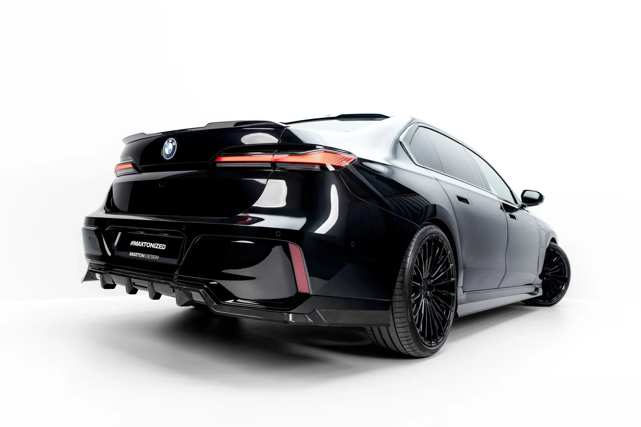 Maxton Design Splitter trasero de fibra de carbono pre-preg (with vertical bars) para BMW 7 M-Pack G70 - imagen 1