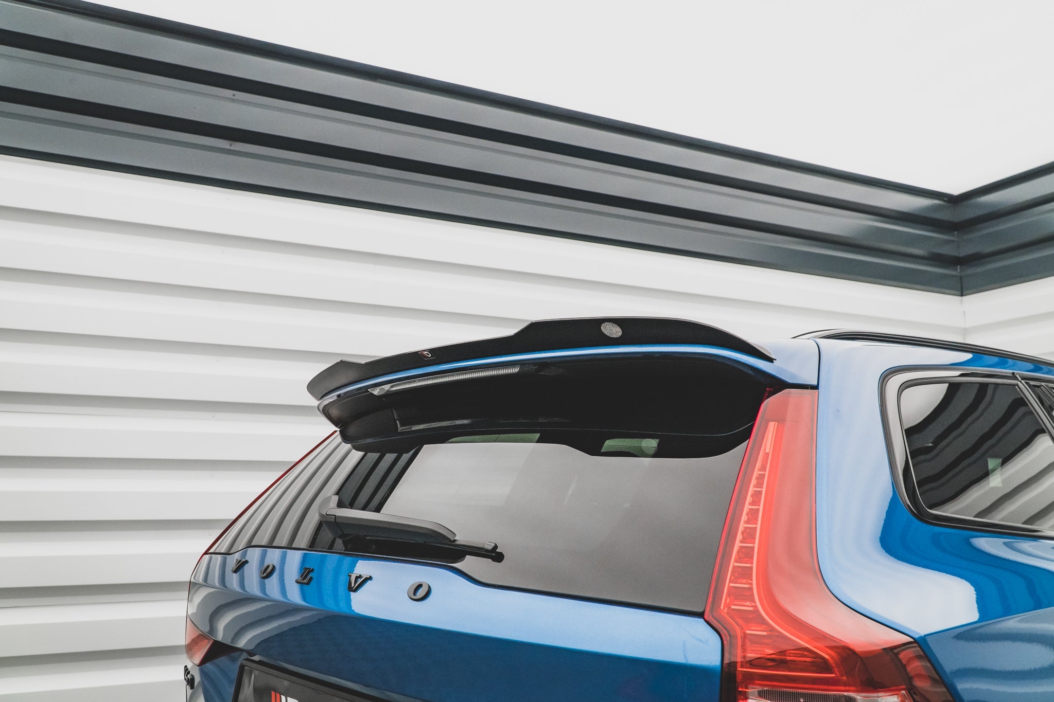 Maxton Design Extensión de alerón para Volvo V60 R-Design Mk3 - imagen 1