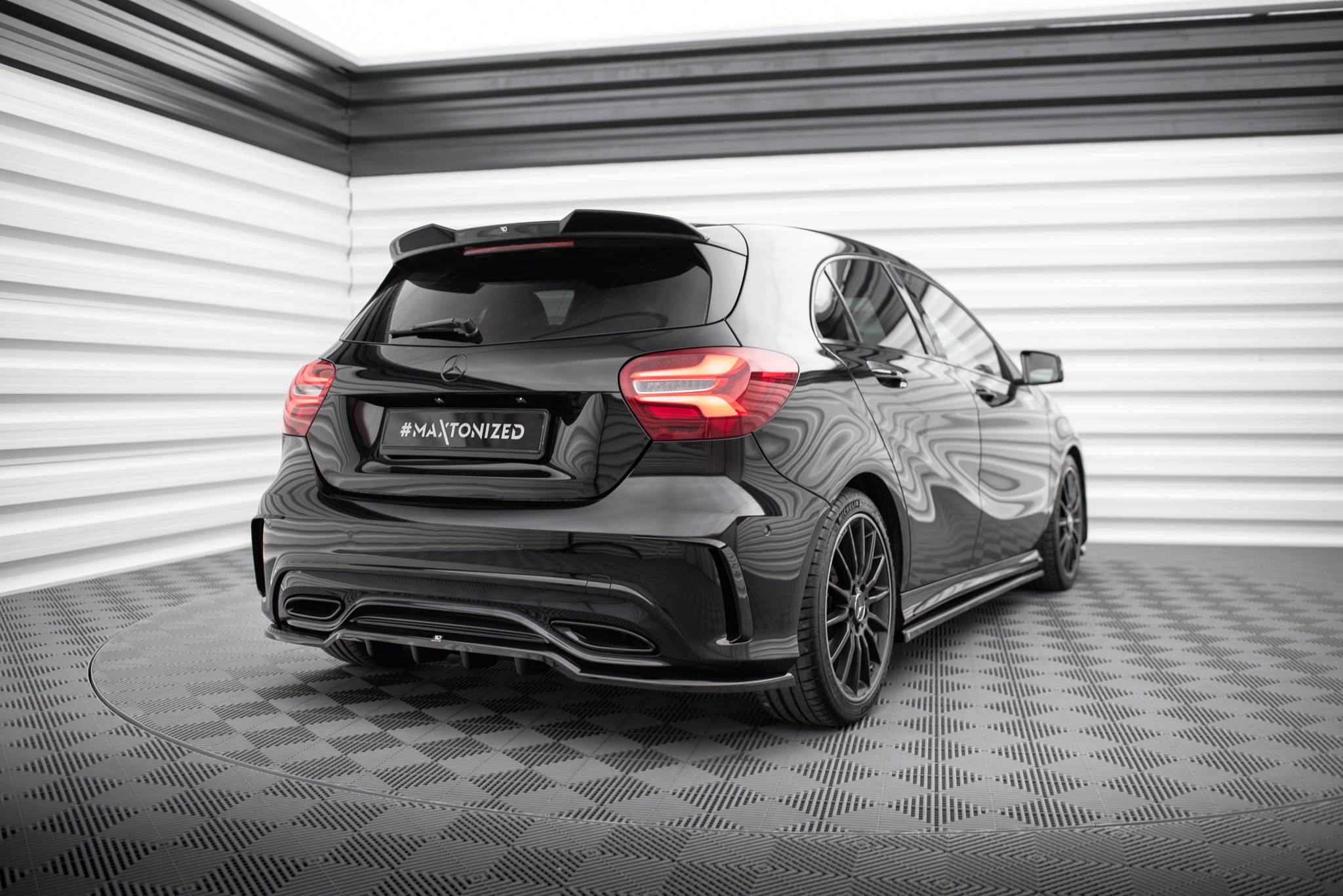 Maxton Design Set Of Splitters para Mercedes-Benz A AMG-Line W176 Facelift - imagen 7
