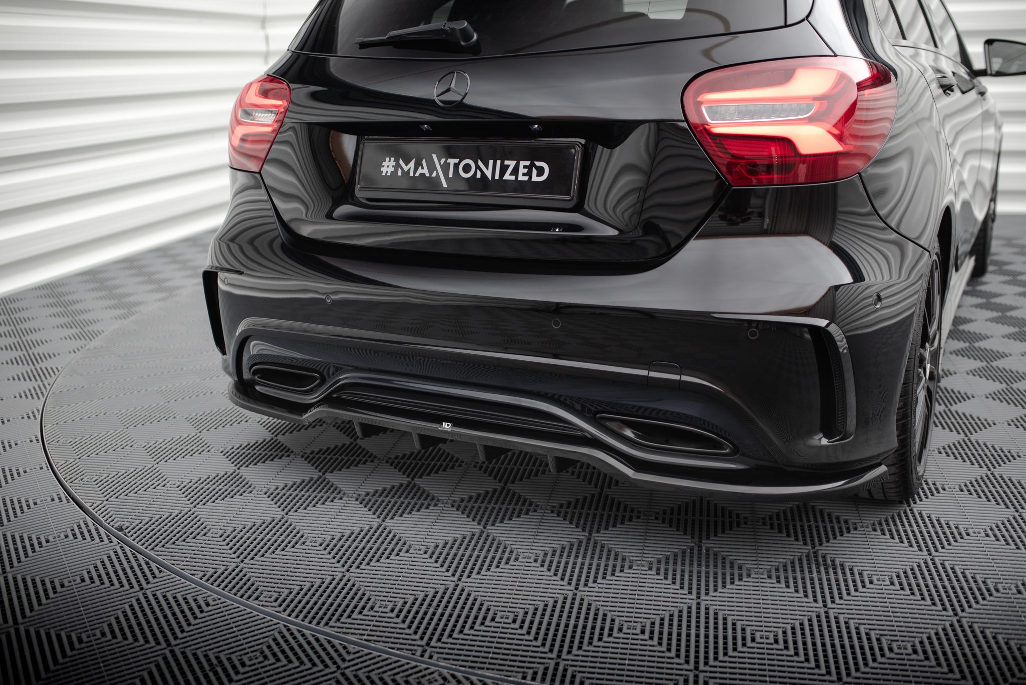 Maxton Design Set Of Splitters para Mercedes-Benz A AMG-Line W176 Facelift - imagen 9
