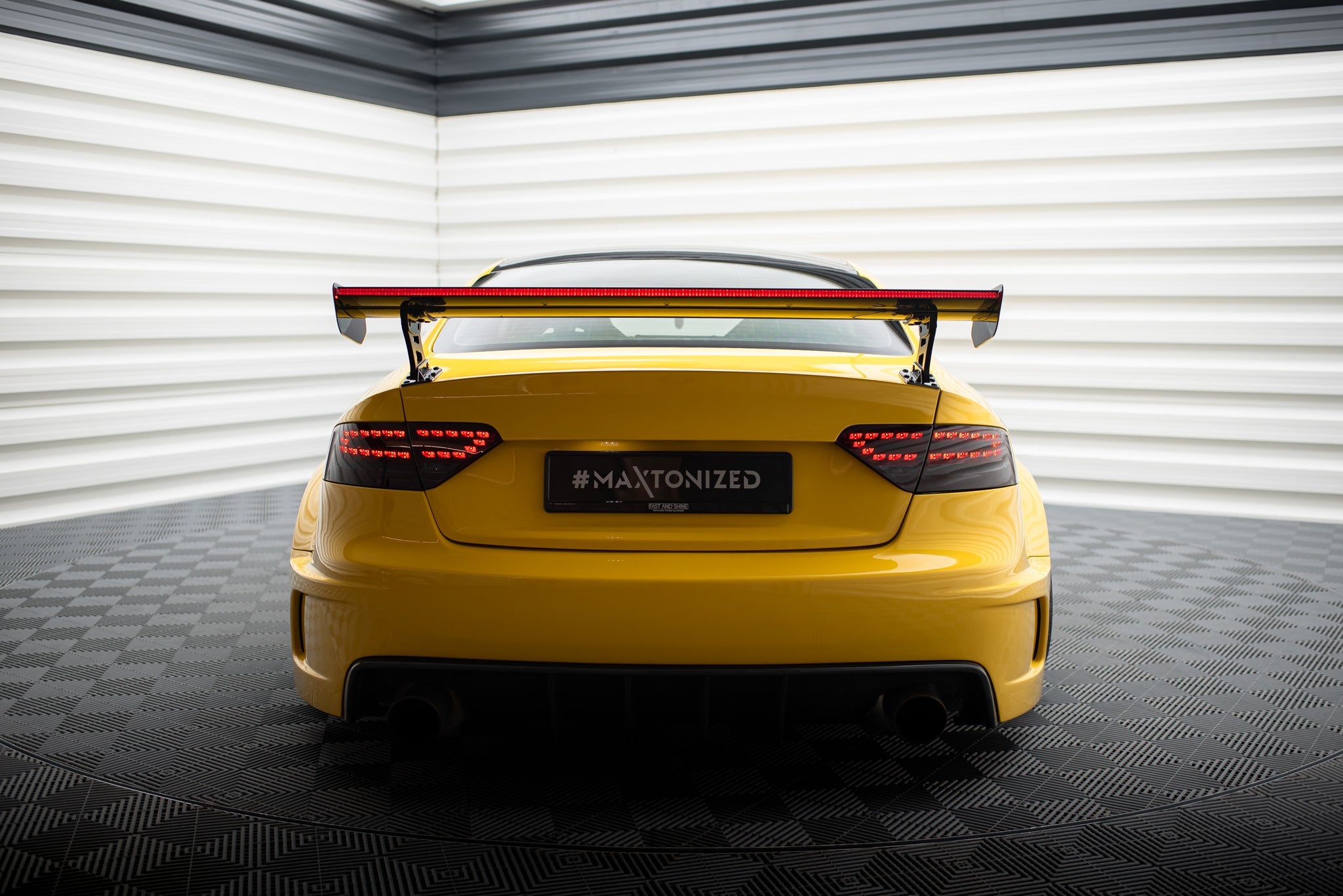 Maxton Design Alerón de carbono With External Brackets Uprights + LED para Audi A5 Coupe 8T - imagen 4