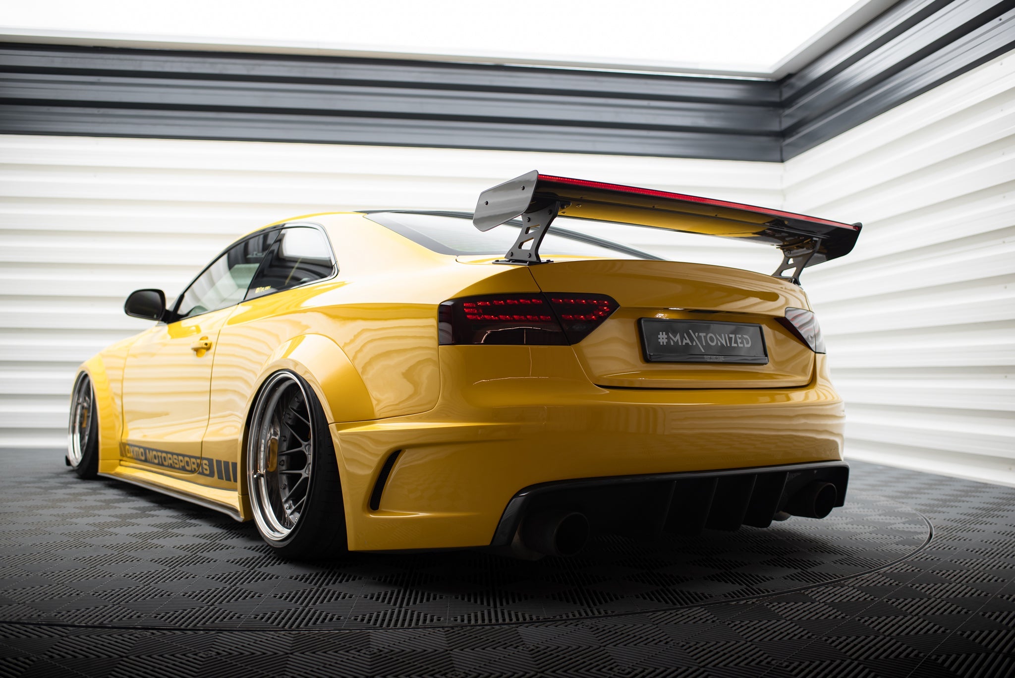 Maxton Design Alerón de carbono With External Brackets Uprights + LED para Audi A5 Coupe 8T - imagen 3