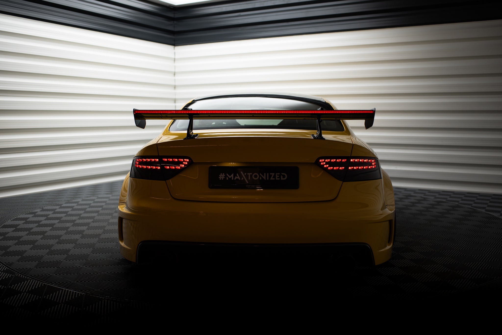 Maxton Design Alerón de carbono With Upper Swan Mounting + LED para Audi A5 Coupe 8T - imagen 1