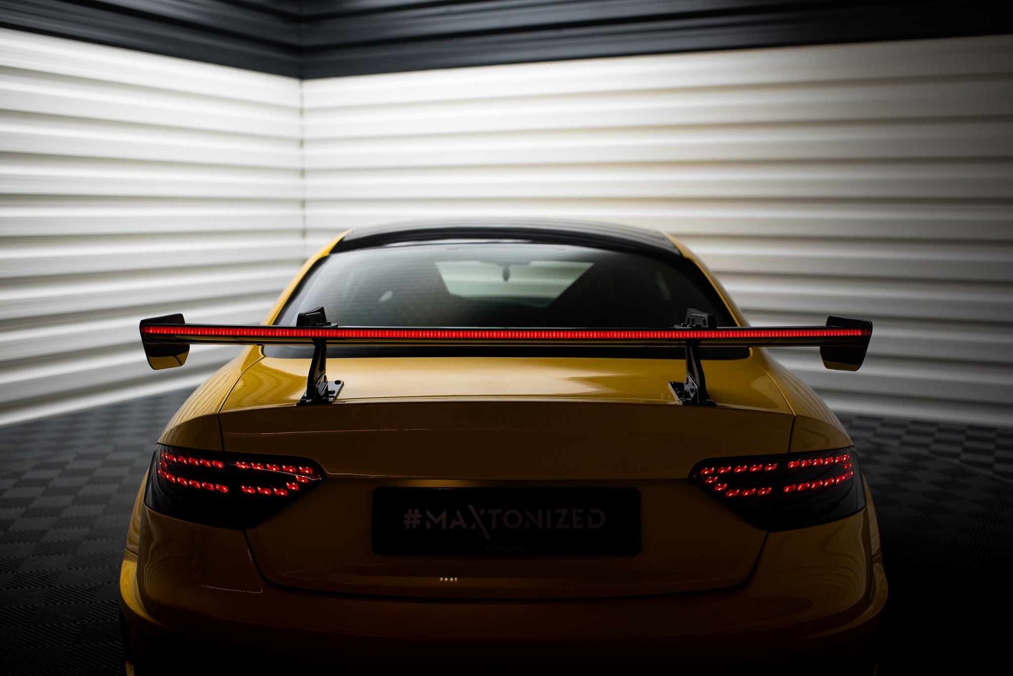 Maxton Design Alerón de carbono With Upper Swan Mounting + LED para Audi A5 Coupe 8T - imagen 2