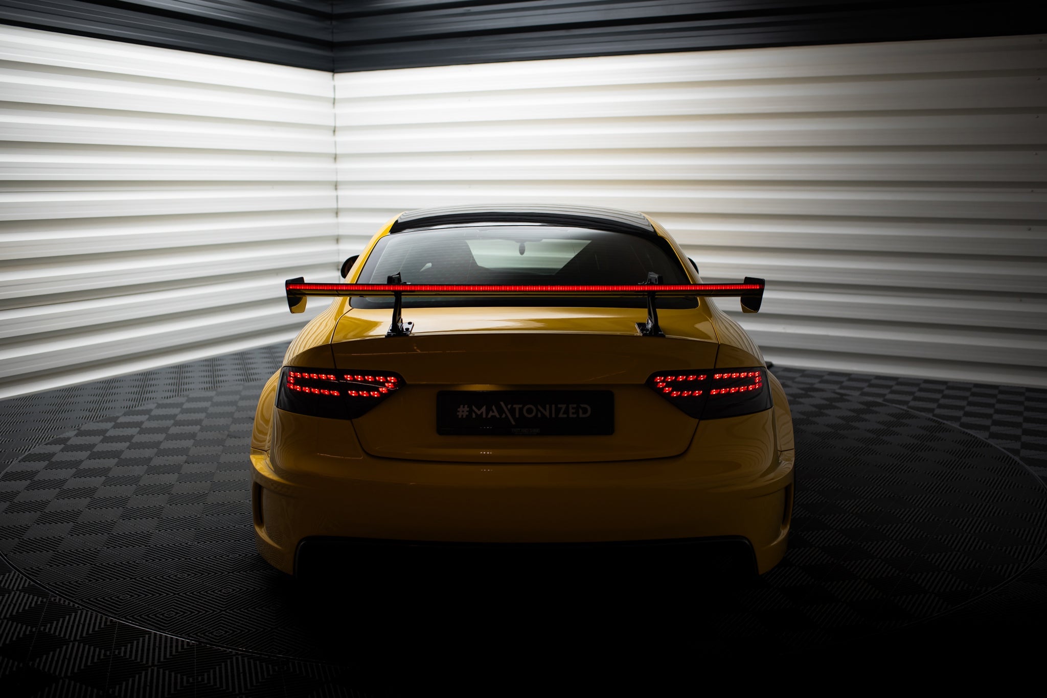 Maxton Design Alerón de carbono With Upper Swan Mounting + LED para Audi A5 Coupe 8T - imagen 5