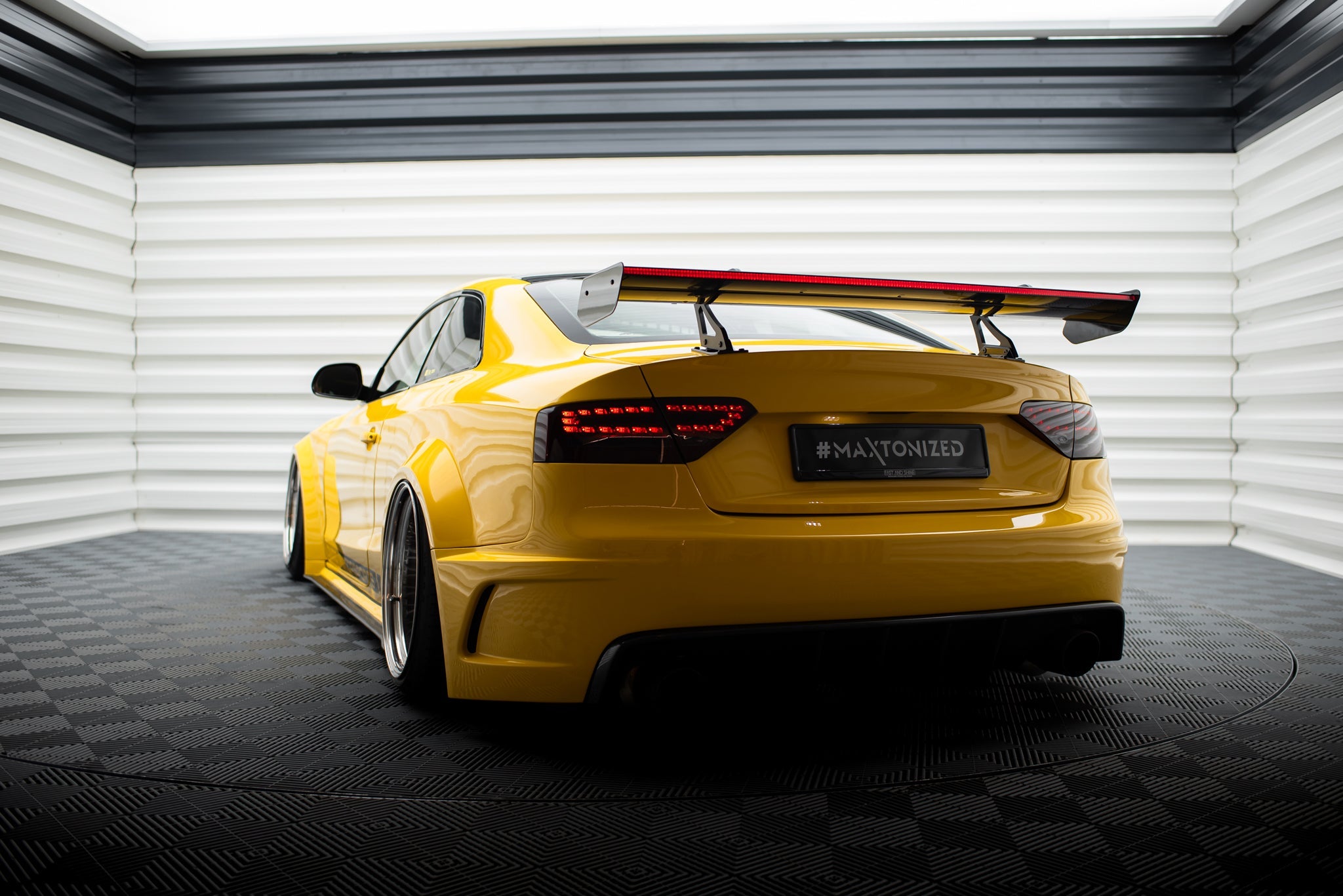 Maxton Design Alerón de carbono With Upper Swan Mounting + LED para Audi A5 Coupe 8T - imagen 6