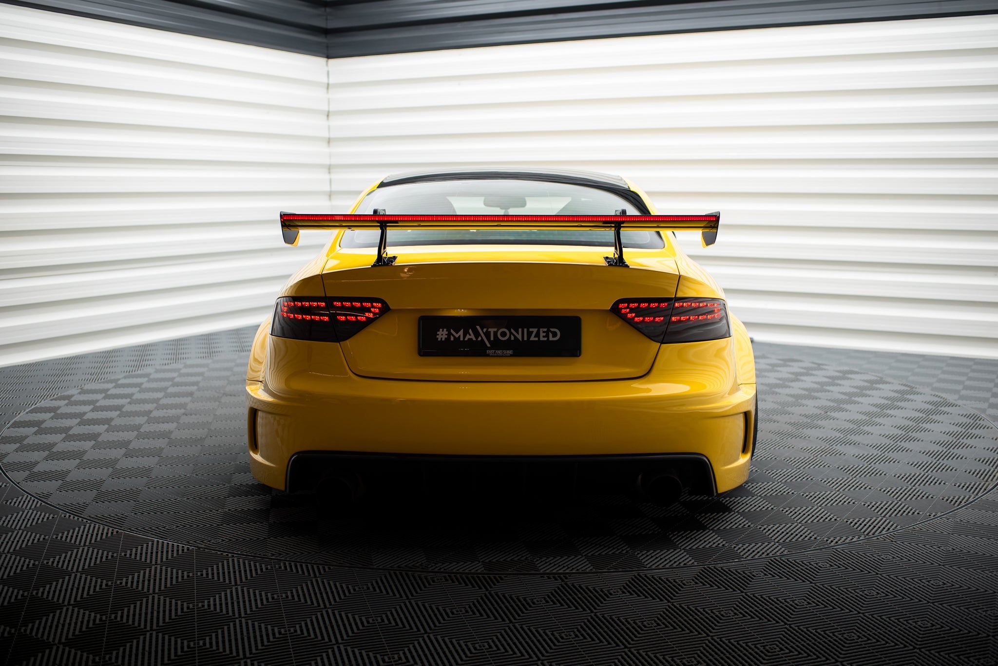 Maxton Design Alerón de carbono With Upper Swan Mounting + LED para Audi A5 Coupe 8T - imagen 7