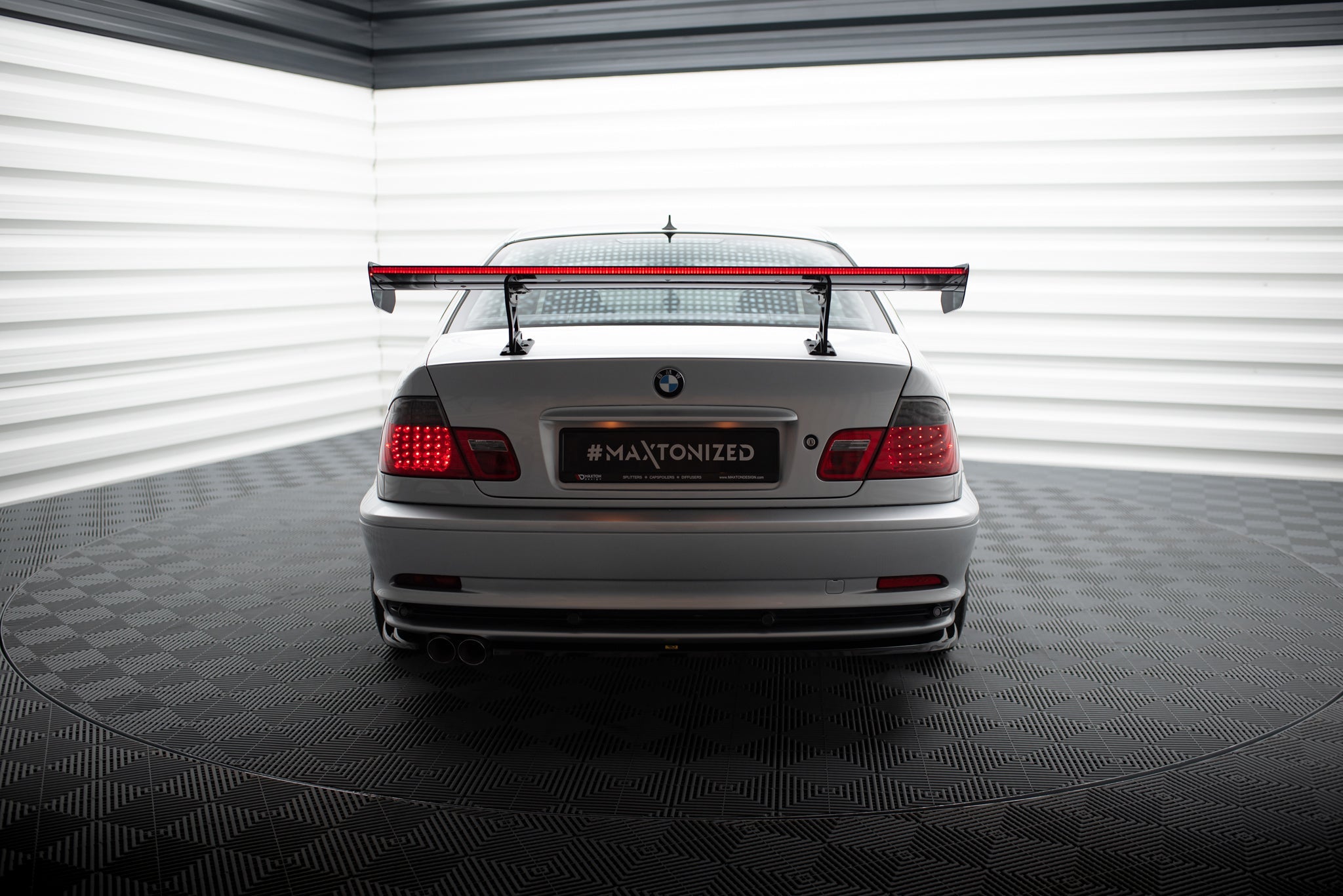 Maxton Design Alerón de carbono With Internal Brackets Uprights + LED para BMW 3 Coupe E46 - imagen 1