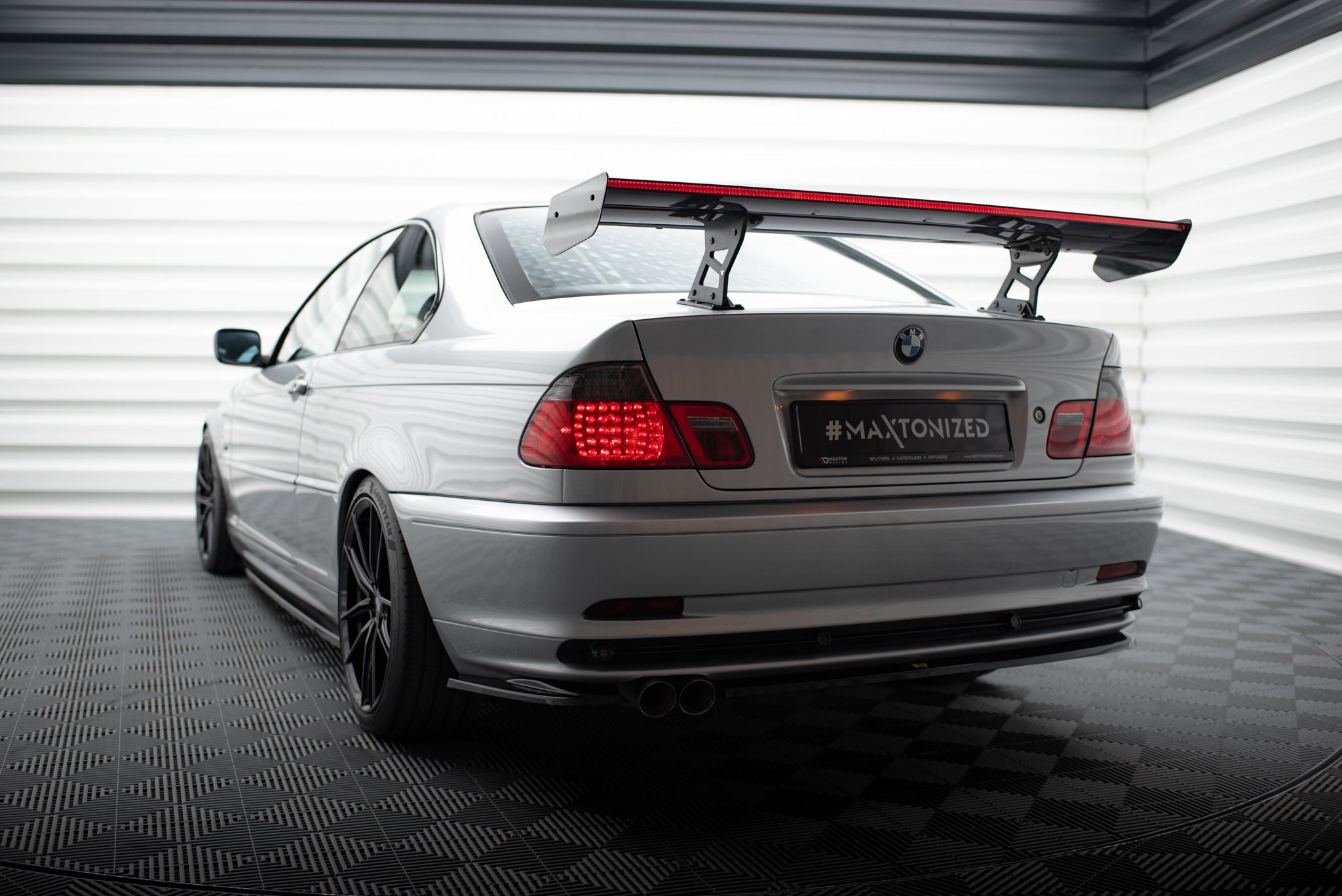Maxton Design Alerón de carbono With Internal Brackets Uprights + LED para BMW 3 Coupe E46 - imagen 2