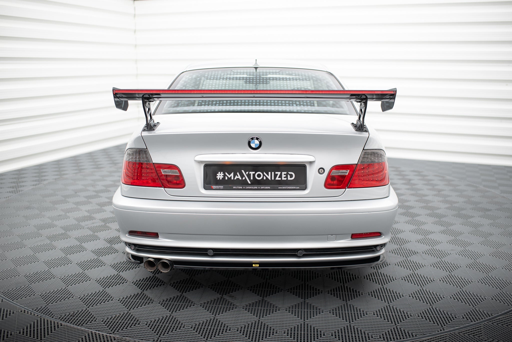 Maxton Design Alerón de carbono With External Brackets Uprights + LED para BMW 3 Coupe E46 - imagen 6