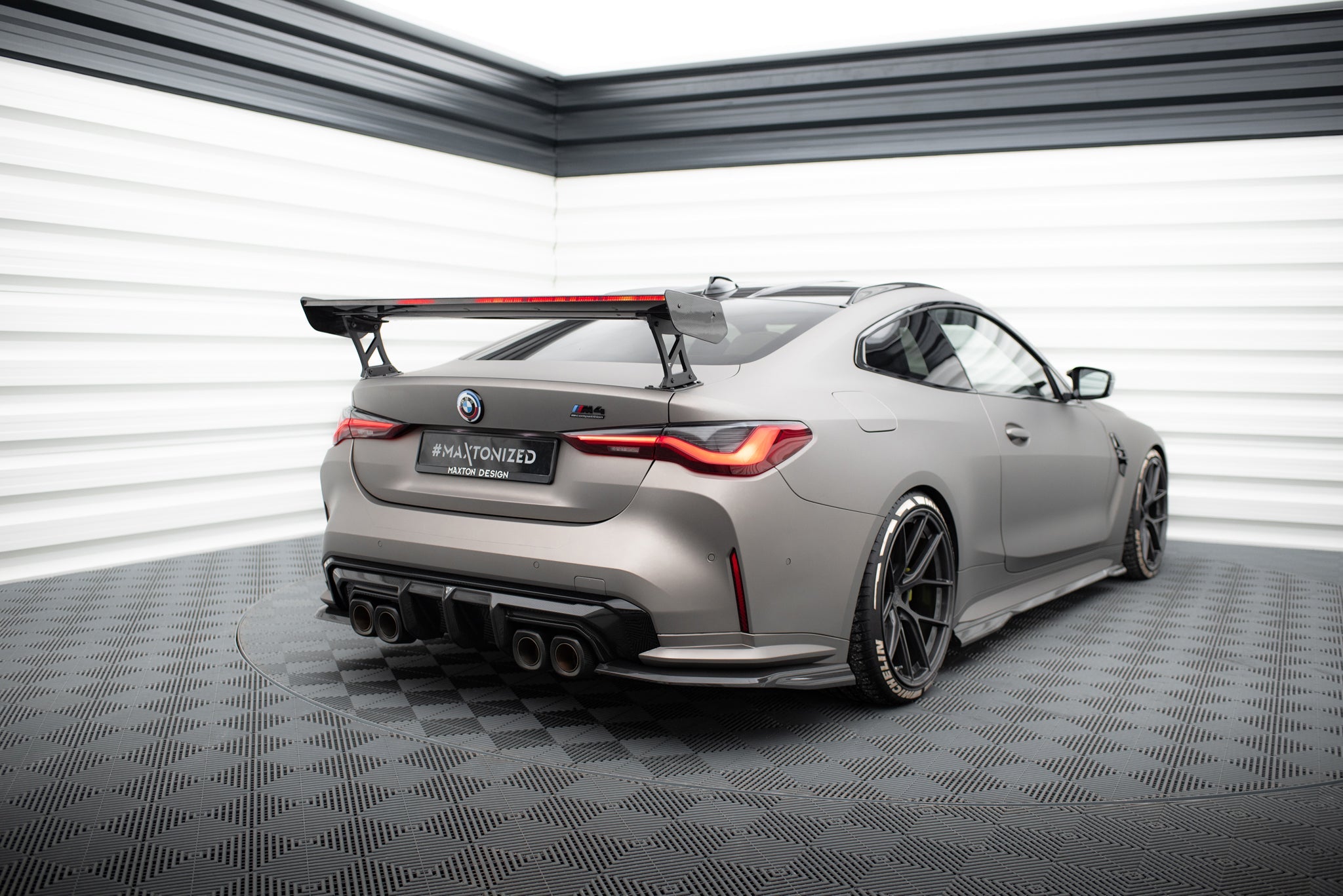 Maxton Design Alerón de carbono With External Brackets Uprights + LED para BMW M4 G82 / G82 Facelift / M440i / 4 M-Pack G22 / G22 Facelift - imagen 5