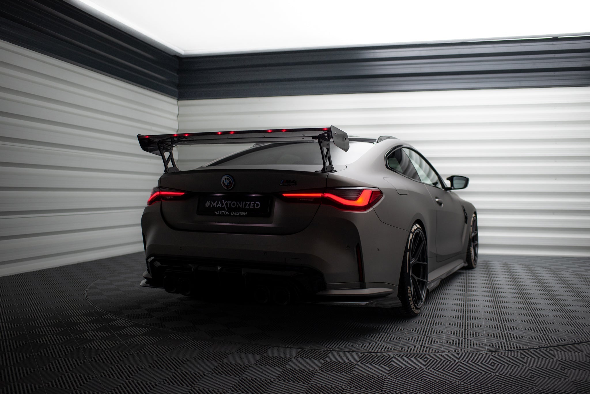 Maxton Design Alerón de carbono With External Brackets Uprights + LED para BMW M4 G82 / G82 Facelift / M440i / 4 M-Pack G22 / G22 Facelift - imagen 2