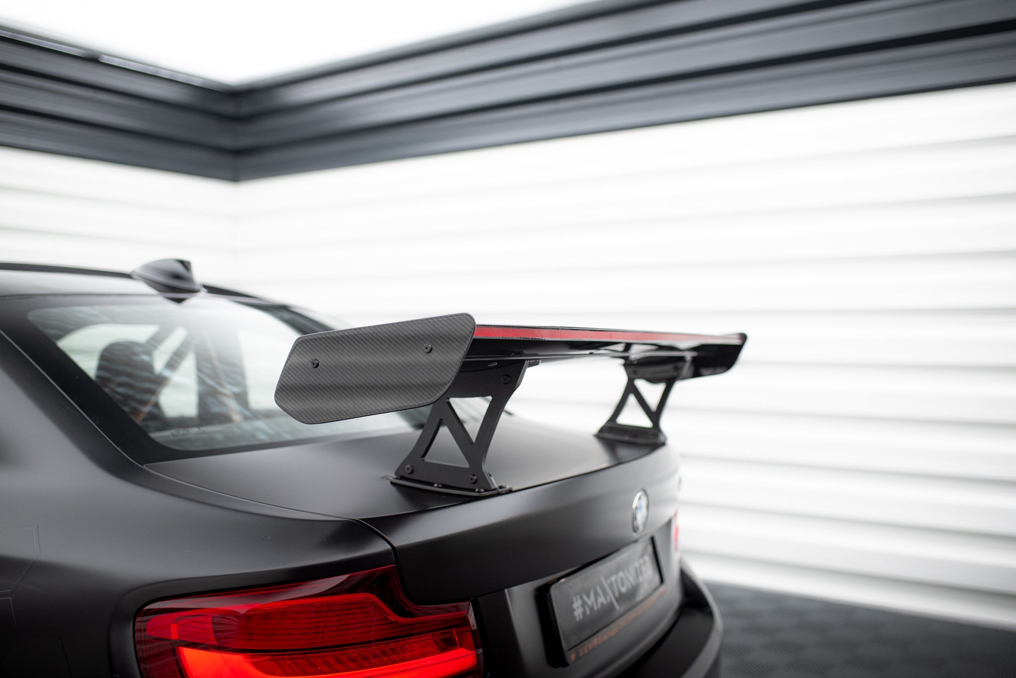 Maxton Design Alerón de carbono With Internal Brackets Uprights + LED para BMW M2 F87 / 2 / 2 M-Pack F22 - imagen 13