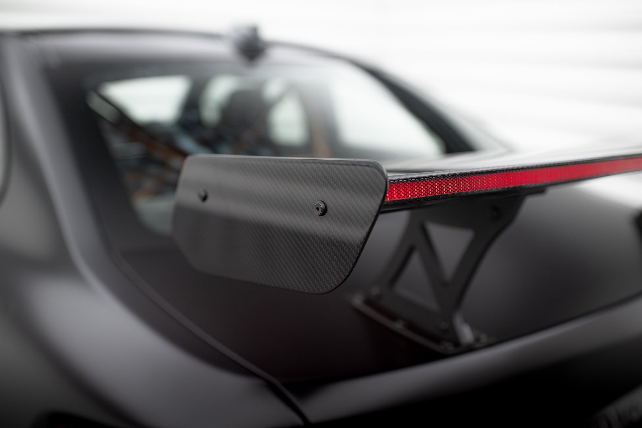 Maxton Design Alerón de carbono With Internal Brackets Uprights + LED para BMW M2 F87 / 2 / 2 M-Pack F22 - imagen 14