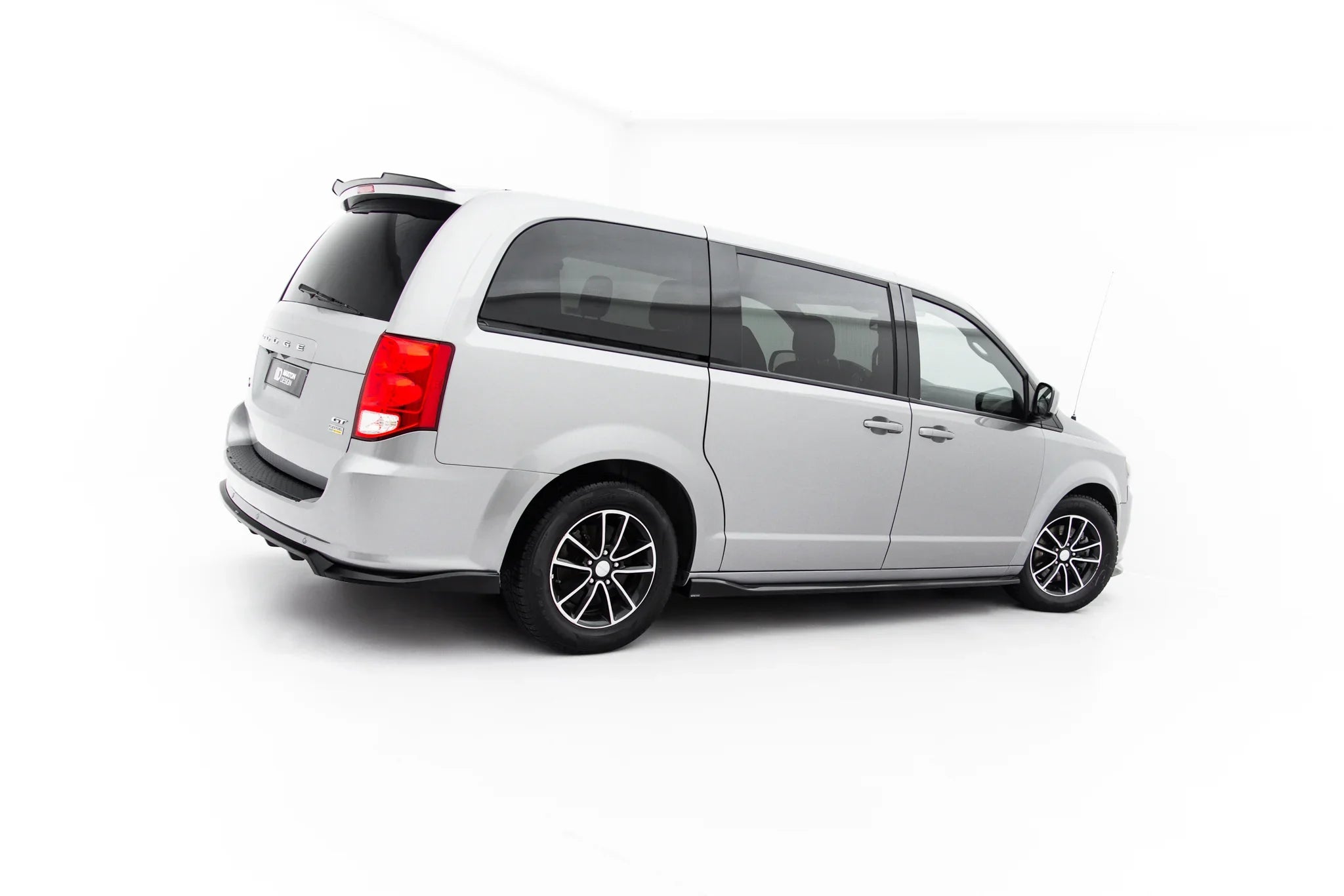 Maxton Design Difusores de taloneras laterales para Dodge Grand Caravan Mk5 Facelift - imagen 1