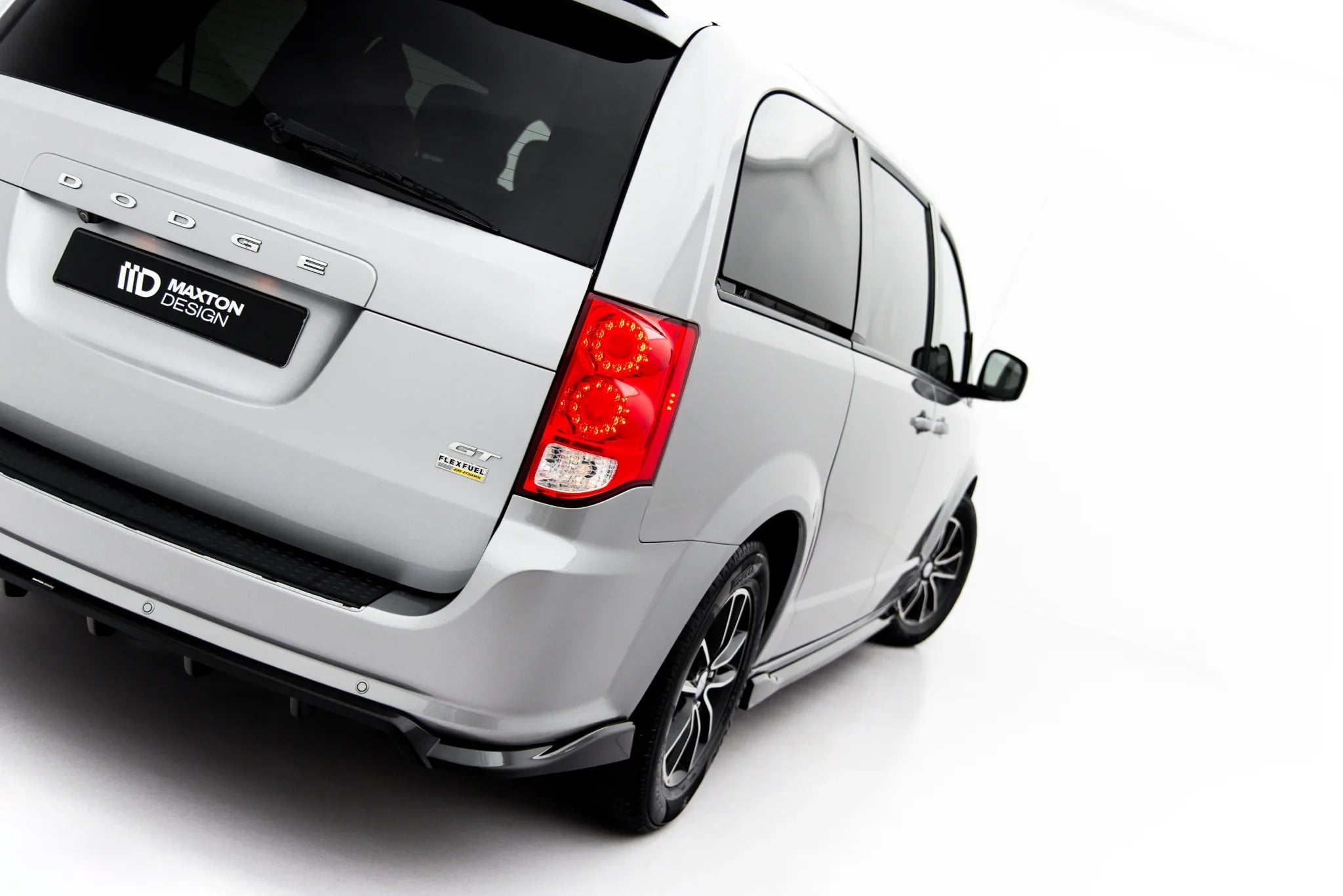 Maxton Design Splitter trasero (with vertical bars) para Dodge Grand Caravan Mk5 Facelift - imagen 4