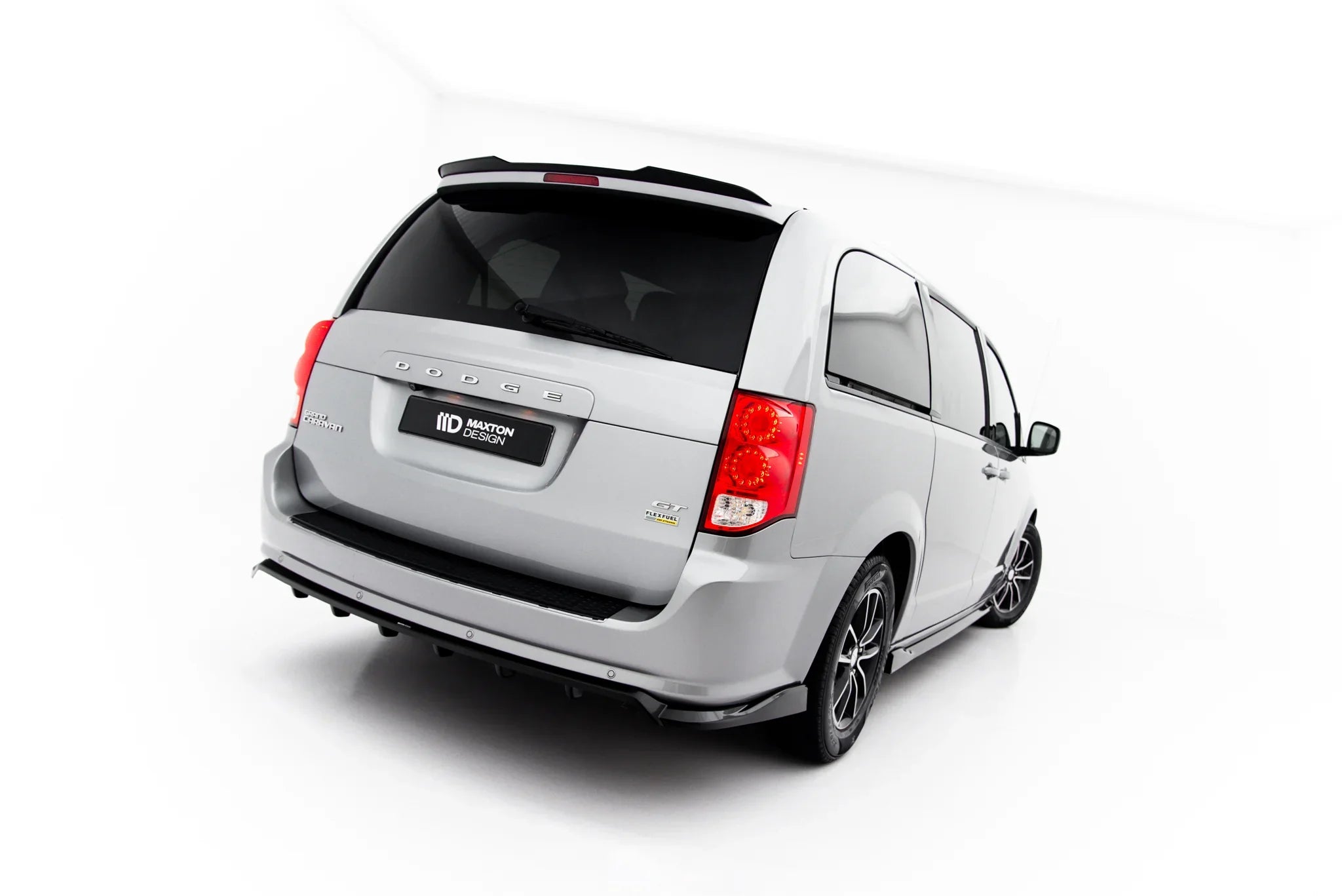 Maxton Design Splitter trasero (with vertical bars) para Dodge Grand Caravan Mk5 Facelift - imagen 1