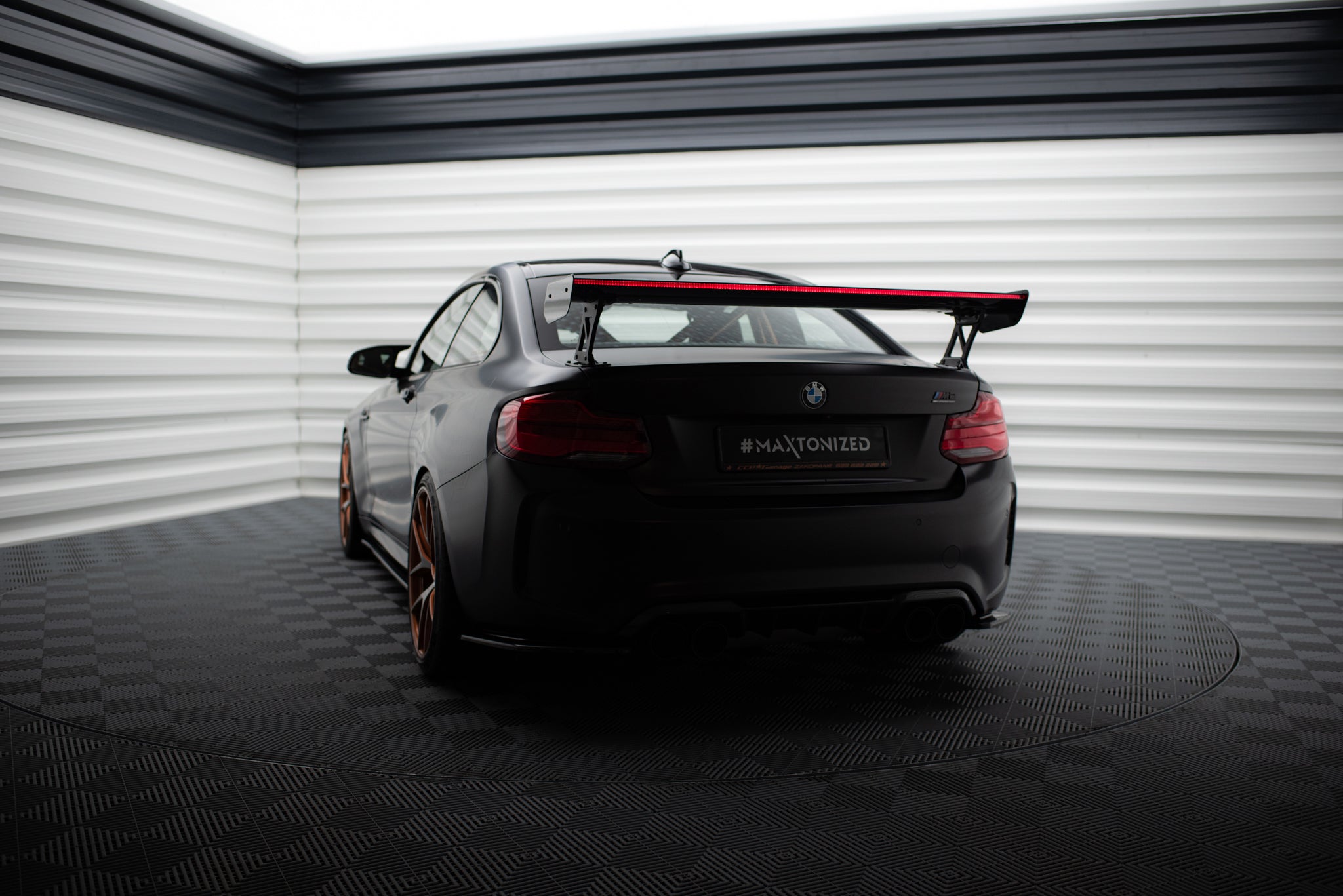 Maxton Design Alerón de carbono With External Brackets Uprights + LED para BMW M2 F87 / 2 / 2 M-Pack F22 - imagen 4