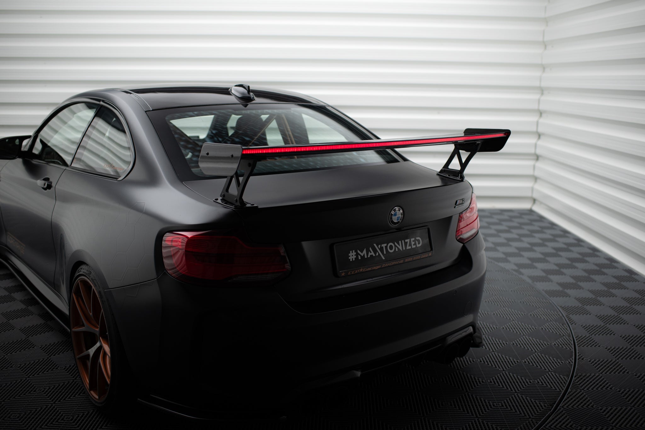 Maxton Design Alerón de carbono With External Brackets Uprights + LED para BMW M2 F87 / 2 / 2 M-Pack F22 - imagen 2