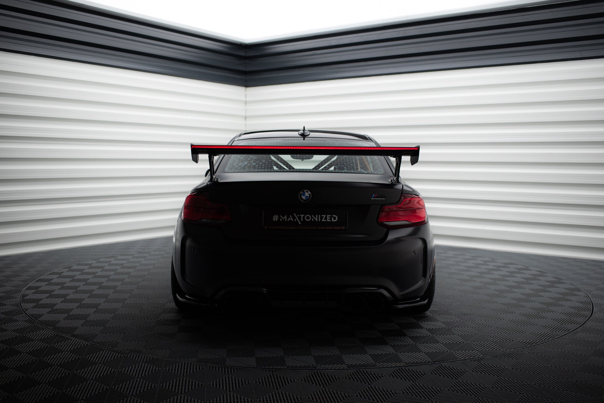 Maxton Design Alerón de carbono With External Brackets Uprights + LED para BMW M2 F87 / 2 / 2 M-Pack F22 - imagen 1