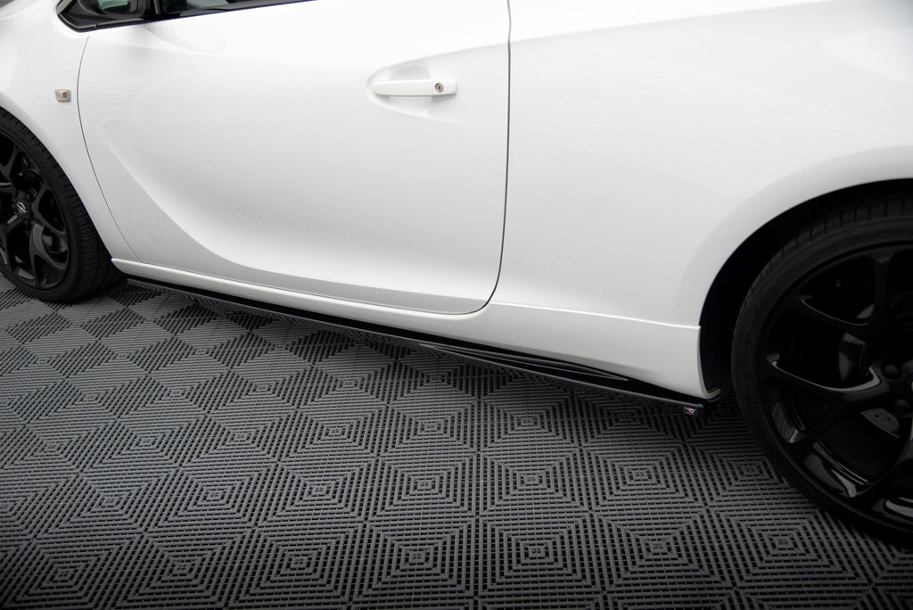 Maxton Design Difusores de taloneras laterales para Opel Astra OPC GTC J - imagen 3