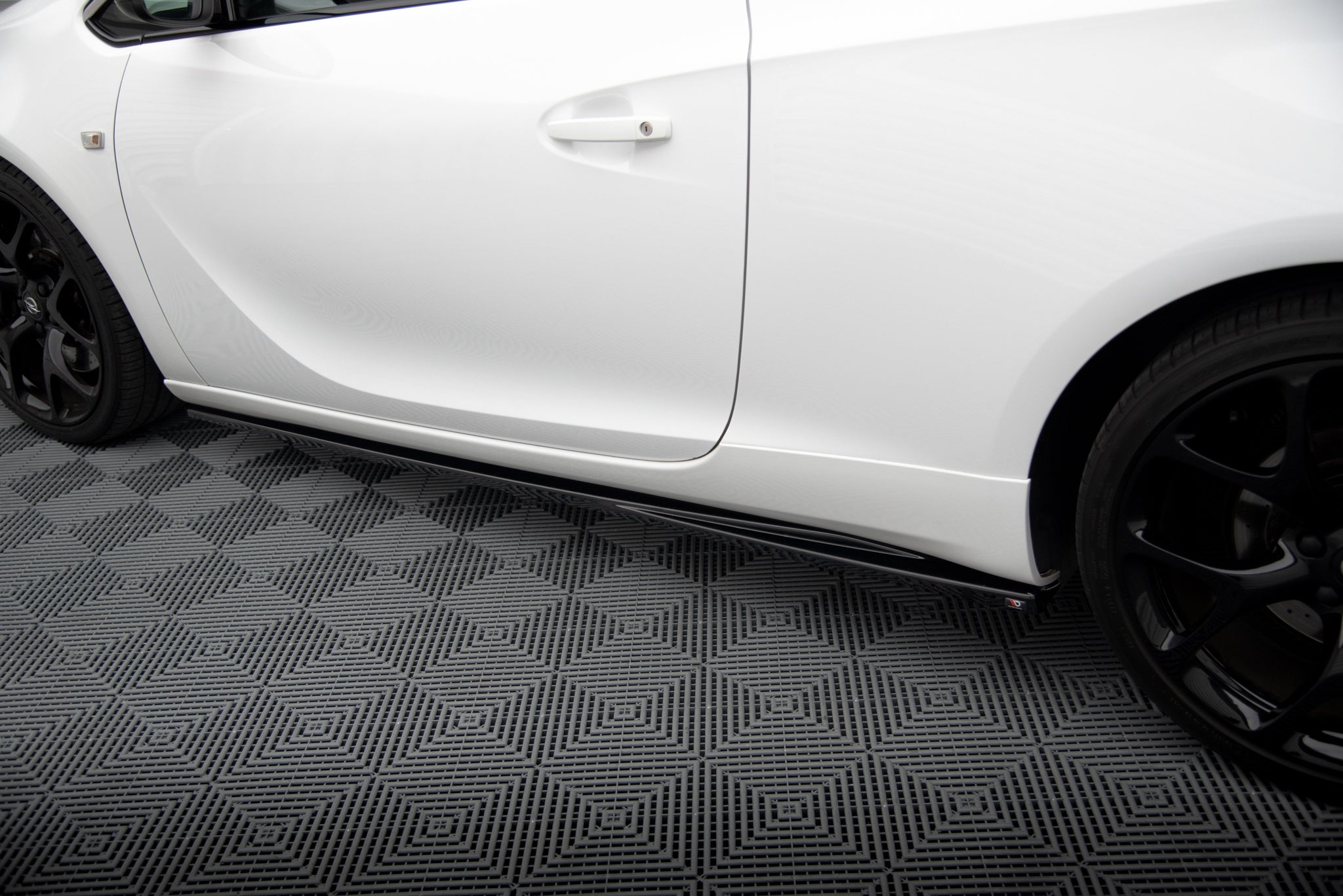 Maxton Design Difusores de taloneras laterales para Opel Astra OPC GTC J - imagen 3