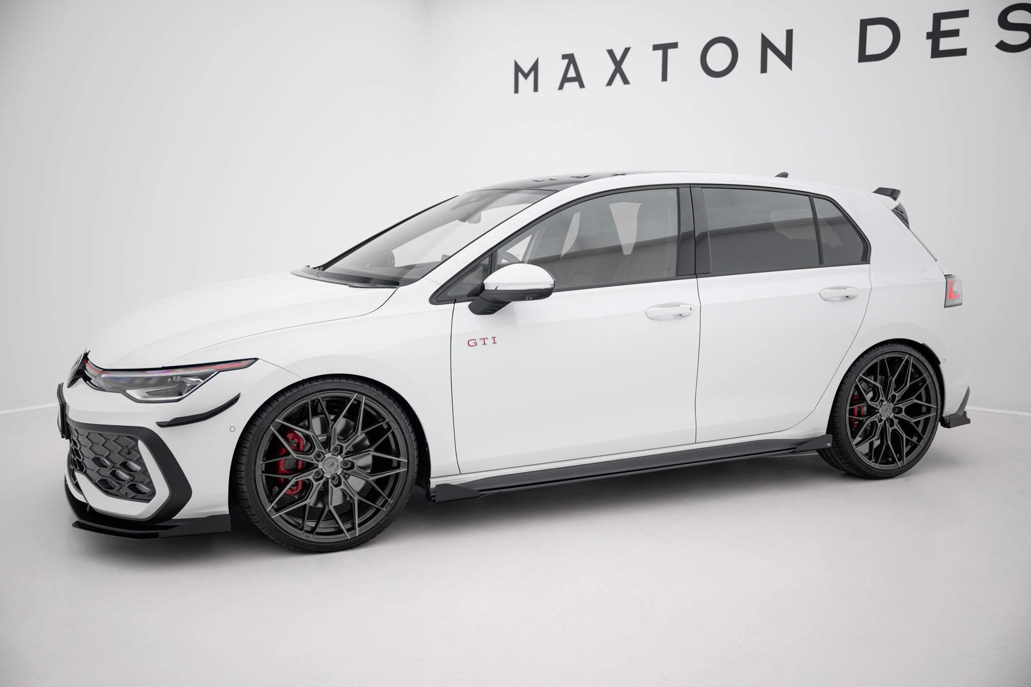 Maxton Design Street Pro Side Skirts Diffusers + Flaps para Volkswagen Golf GTI / GTE / GTI Clubsport / R-Line Mk8 - imagen 1
