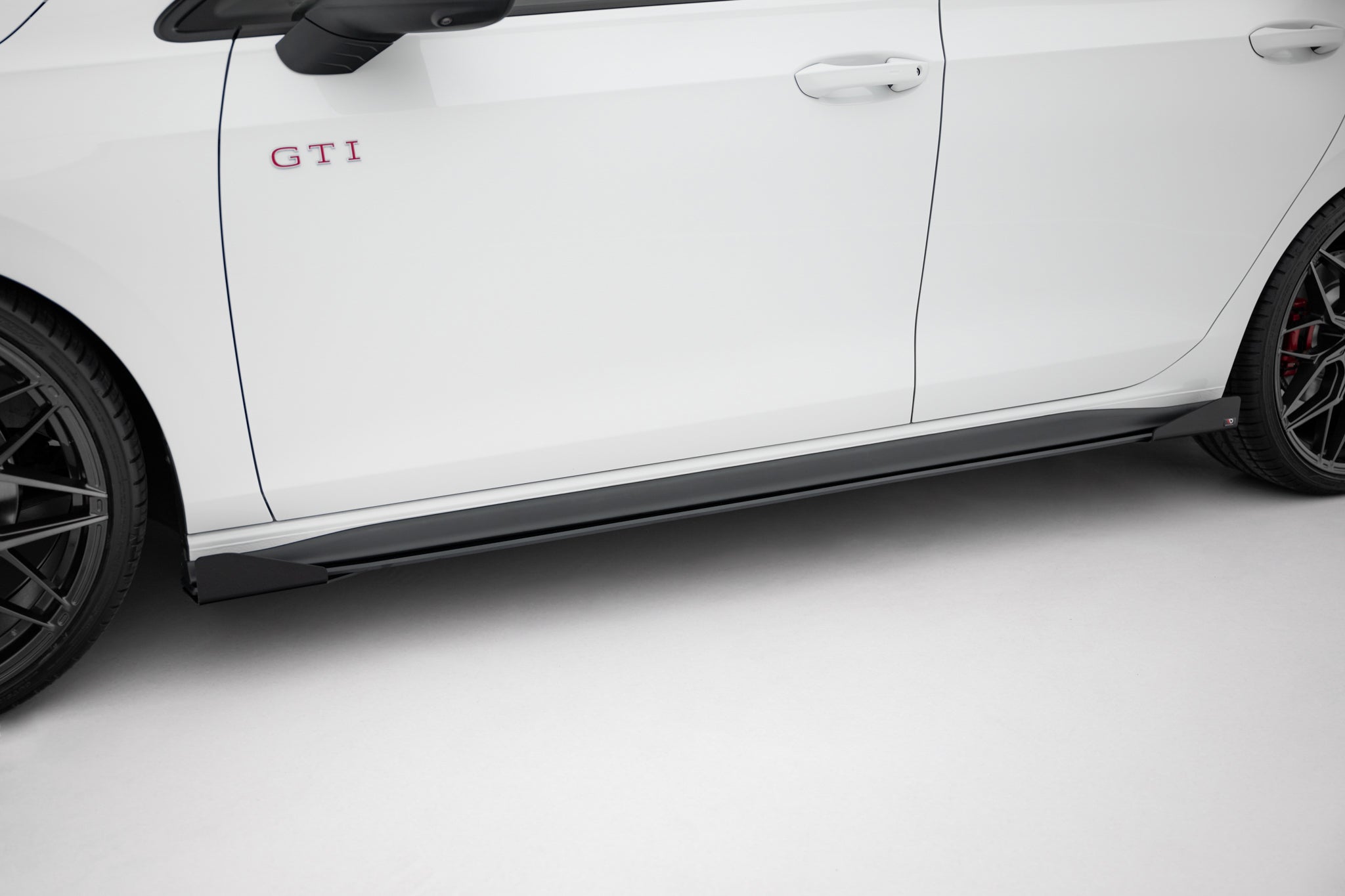 Maxton Design Street Pro Side Skirts Diffusers + Flaps para Volkswagen Golf GTI / GTE / GTI Clubsport / R-Line Mk8 - imagen 2