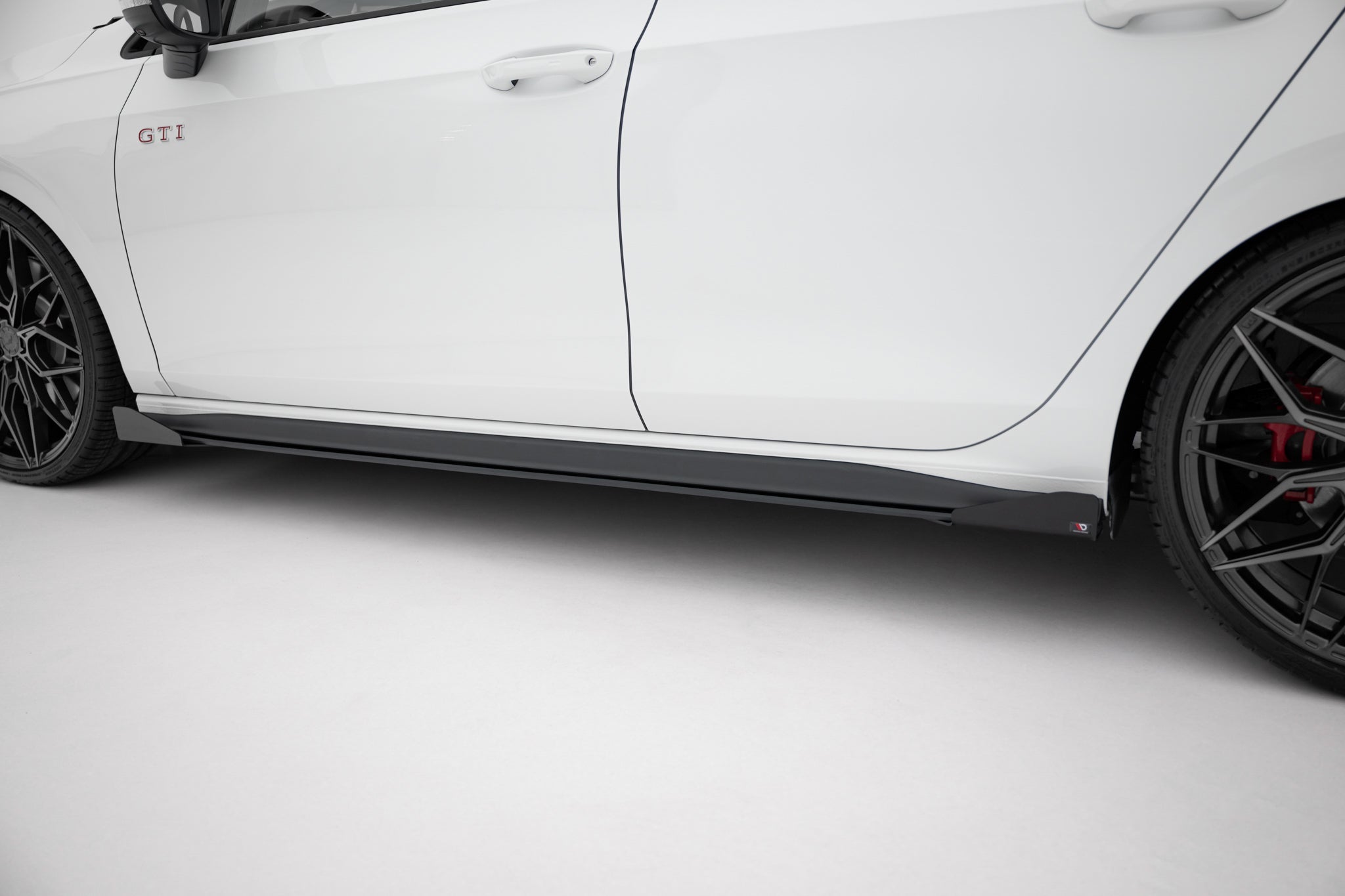 Maxton Design Street Pro Side Skirts Diffusers + Flaps para Volkswagen Golf GTI / GTE / GTI Clubsport / R-Line Mk8 - imagen 3