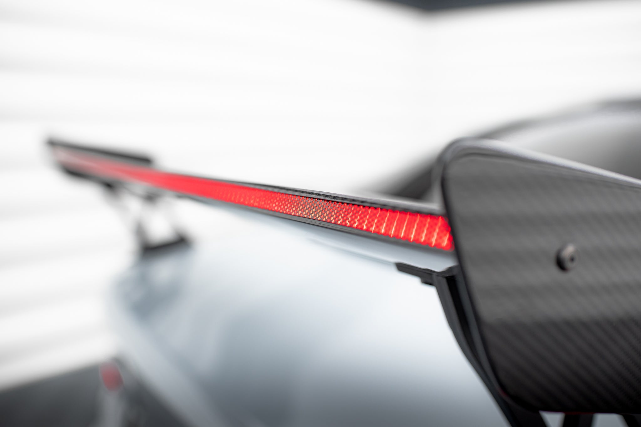 Maxton Design Alerón de carbono With External Brackets Uprights + LED BMW M3 G80 / M340i G20 / 3 M-Pack G20 / 3 Standard G20 - imagen 7