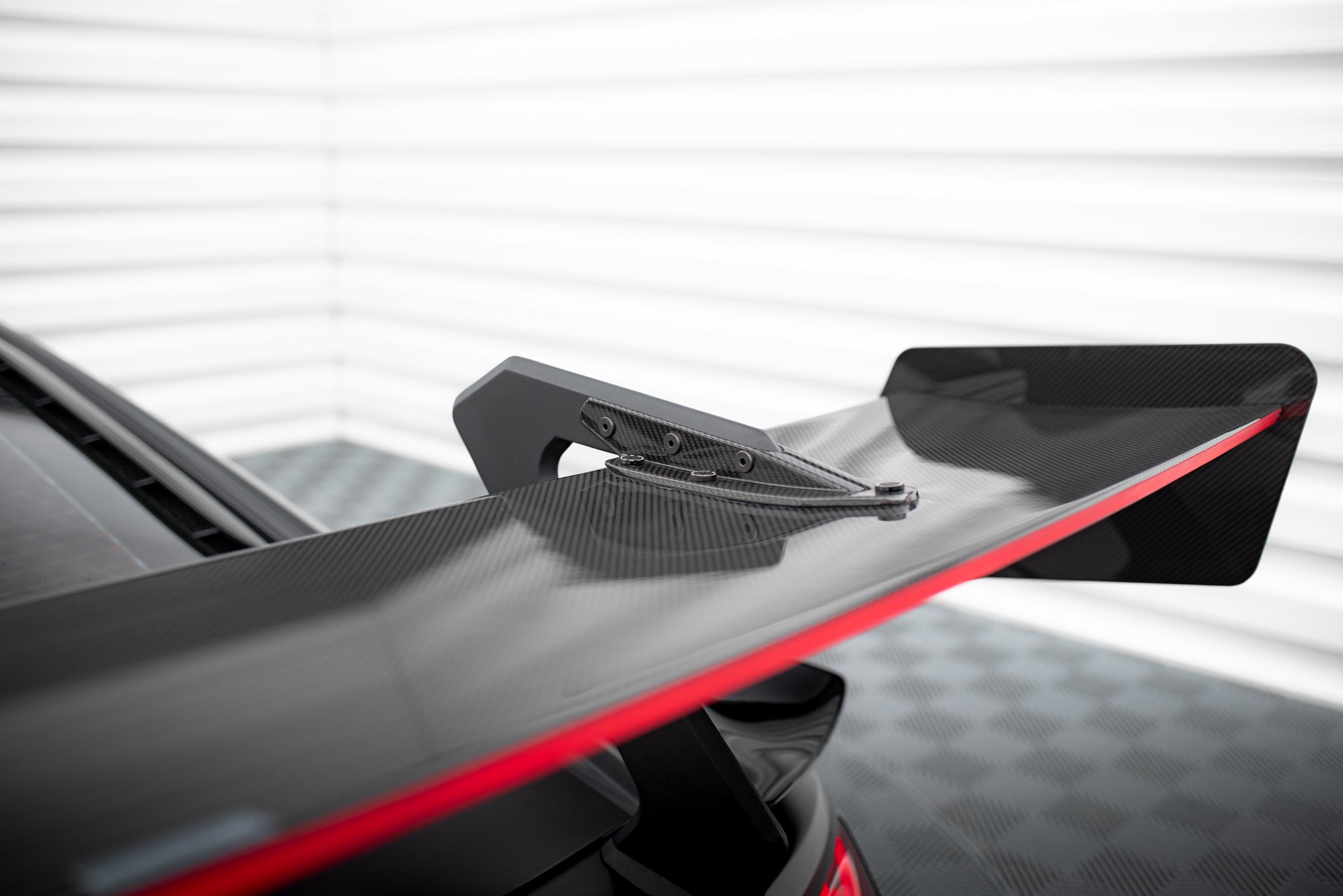 Maxton Design Alerón de carbono + LED para Audi R8 Mk2 - imagen 3