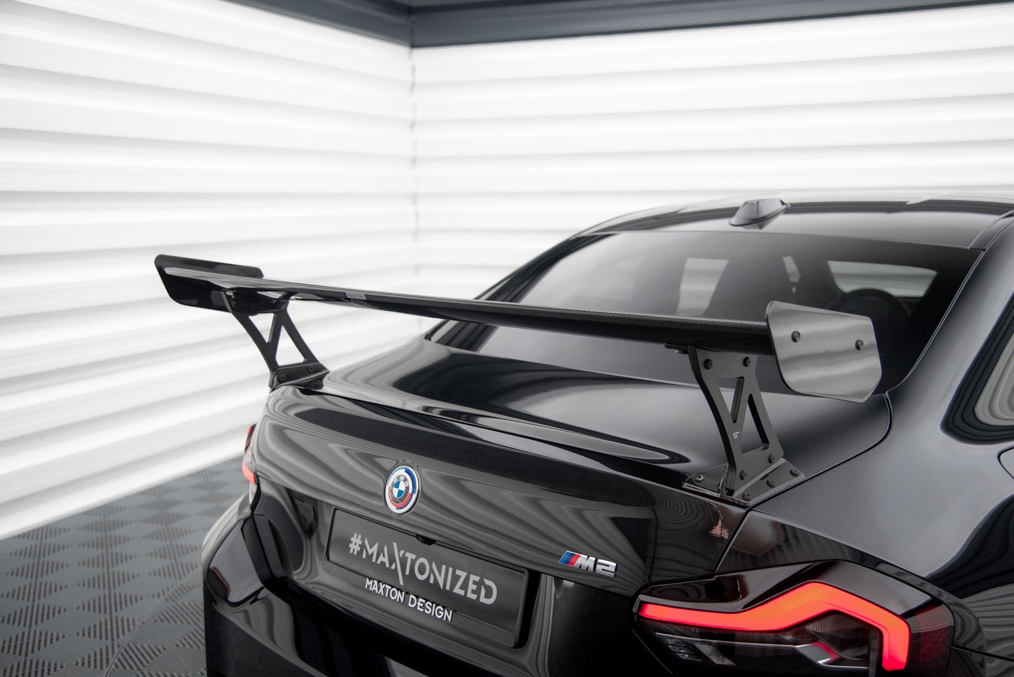 Maxton Design Carbon Fiber Spoiler With External Brackets Uprights para BMW M2 G87 / M240i / 2 M-Pack / 2 Standard G42 - imagen 3