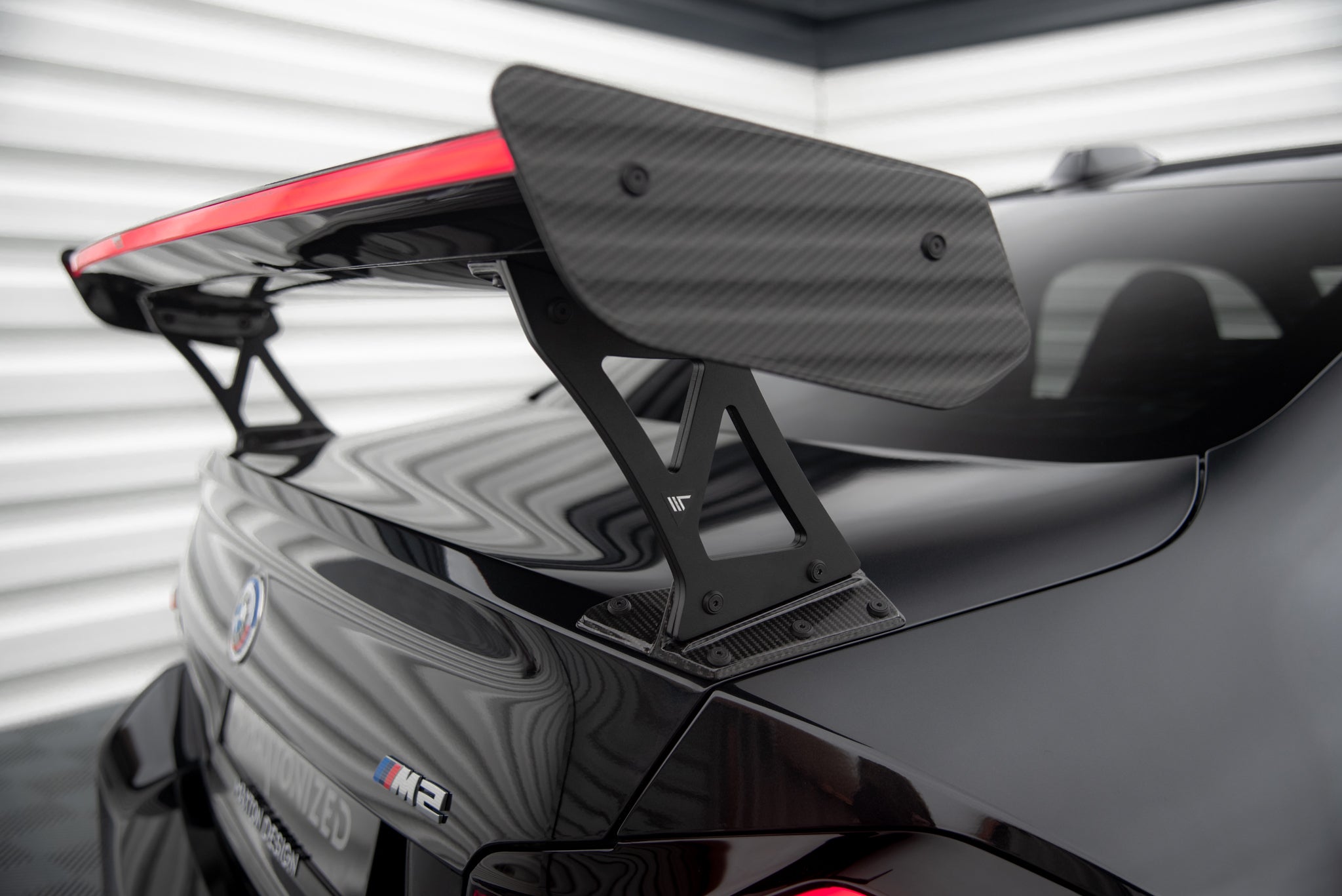 Maxton Design Carbon Fiber Spoiler With External Brackets Uprights +LED light para BMW M2 G87 / M240i / 2 M-Pack / 2 Standard G42 - imagen 11
