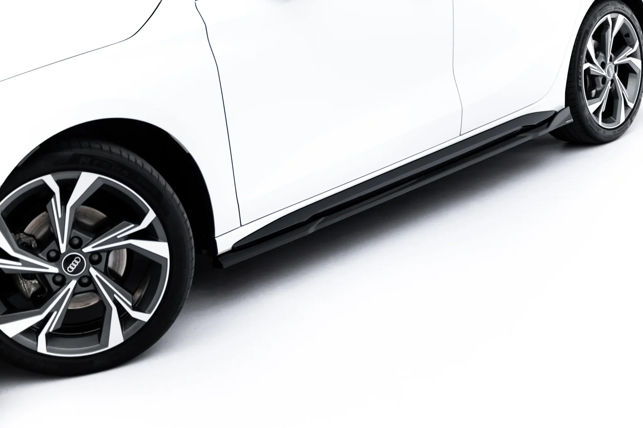 Maxton Design Difusores de taloneras laterales V.3 para Audi S3 Sportback / A3 S-line Sportback 8Y / 8Y Facelift - imagen 3