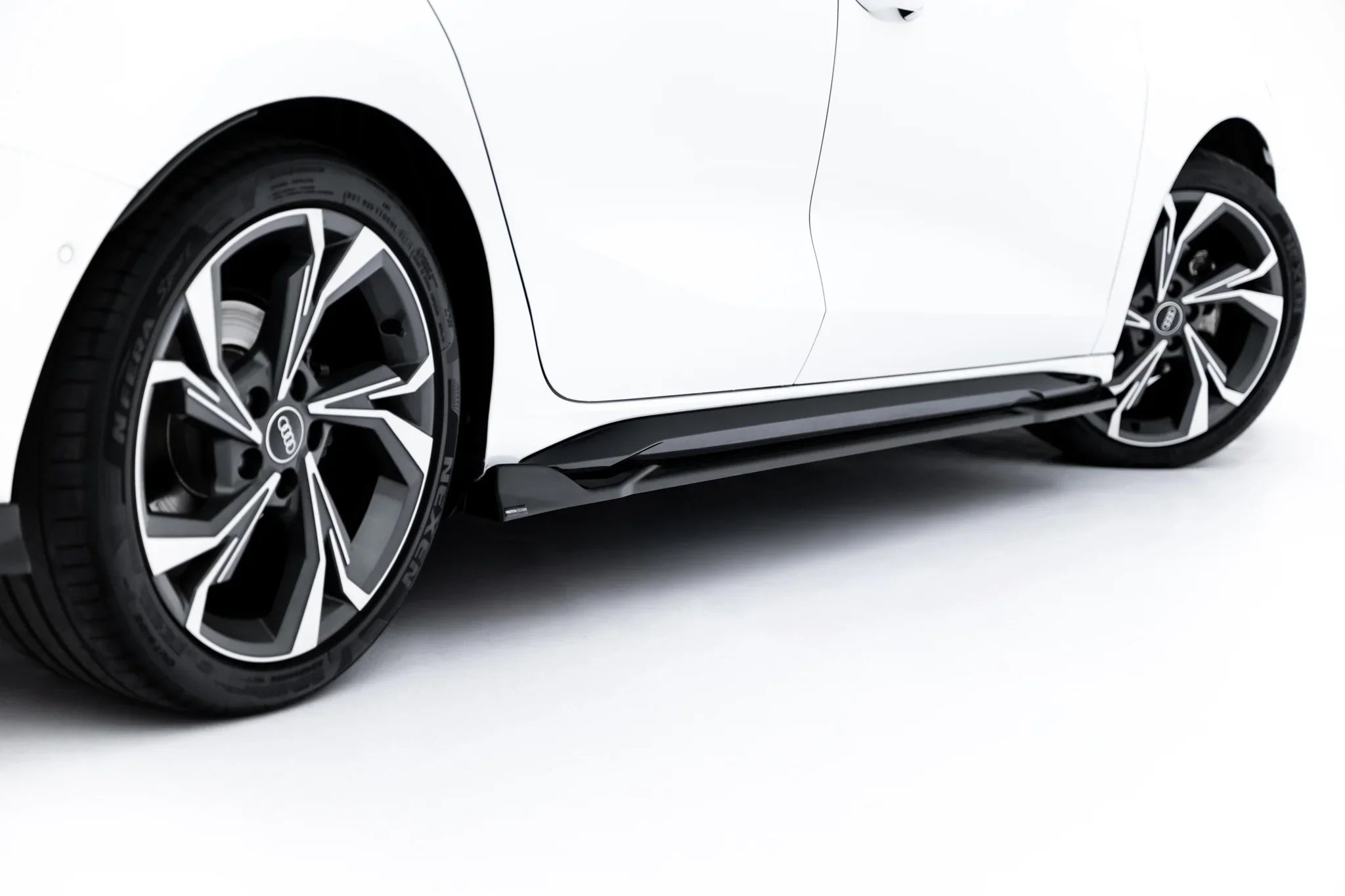 Maxton Design Difusores de taloneras laterales V.3 para Audi S3 Sportback / A3 S-line Sportback 8Y / 8Y Facelift - imagen 4