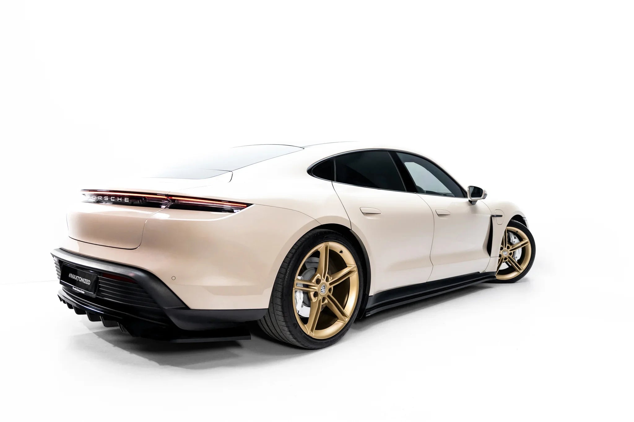Maxton Design Difusores de taloneras laterales para Porsche Taycan / Taycan 4 / Taycan 4S / Taycan GTS Mk1 - imagen 1