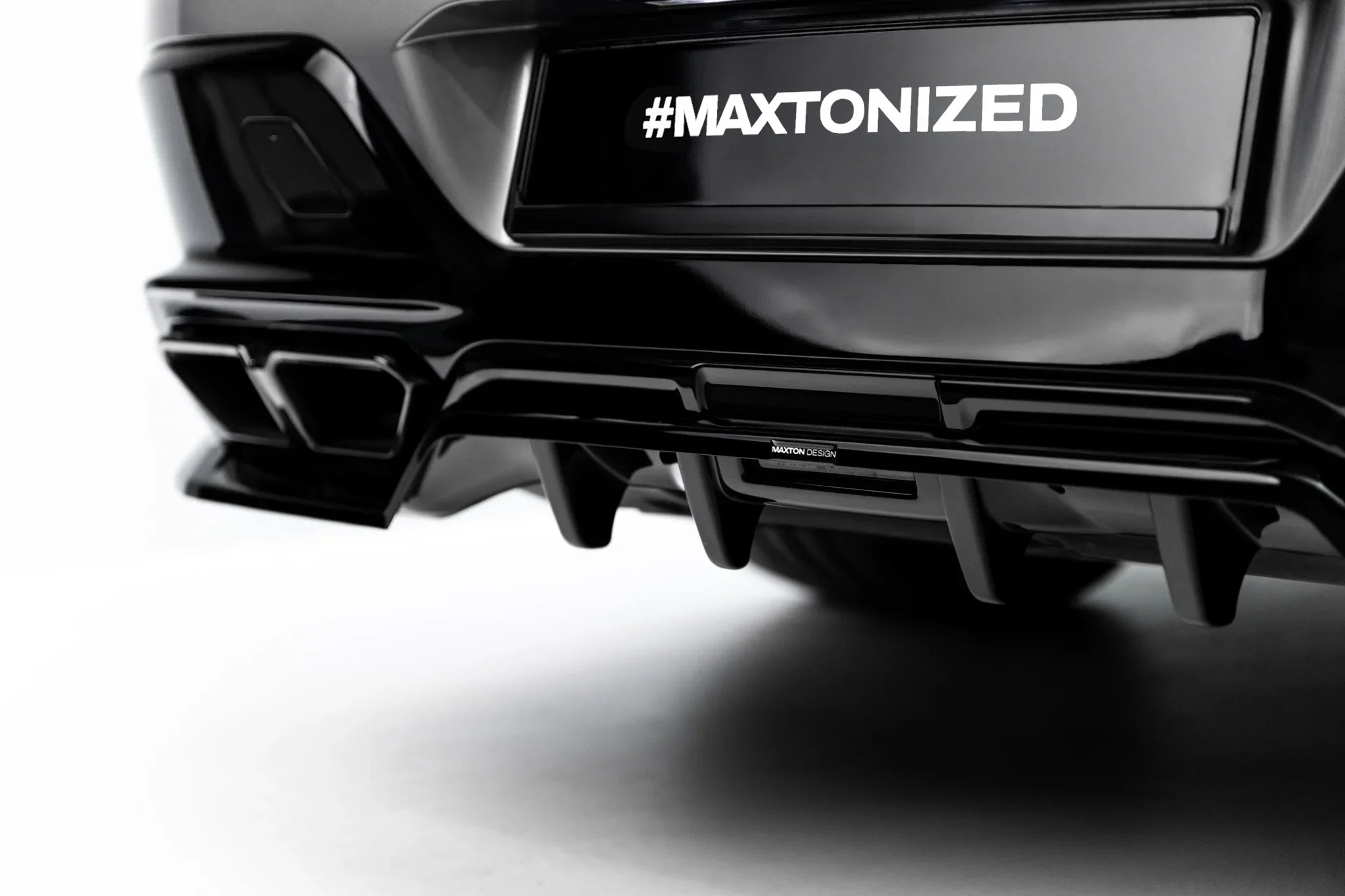 Maxton Design Splitter trasero (with vertical bars) V.2 para BMW M760e G70 - imagen 5