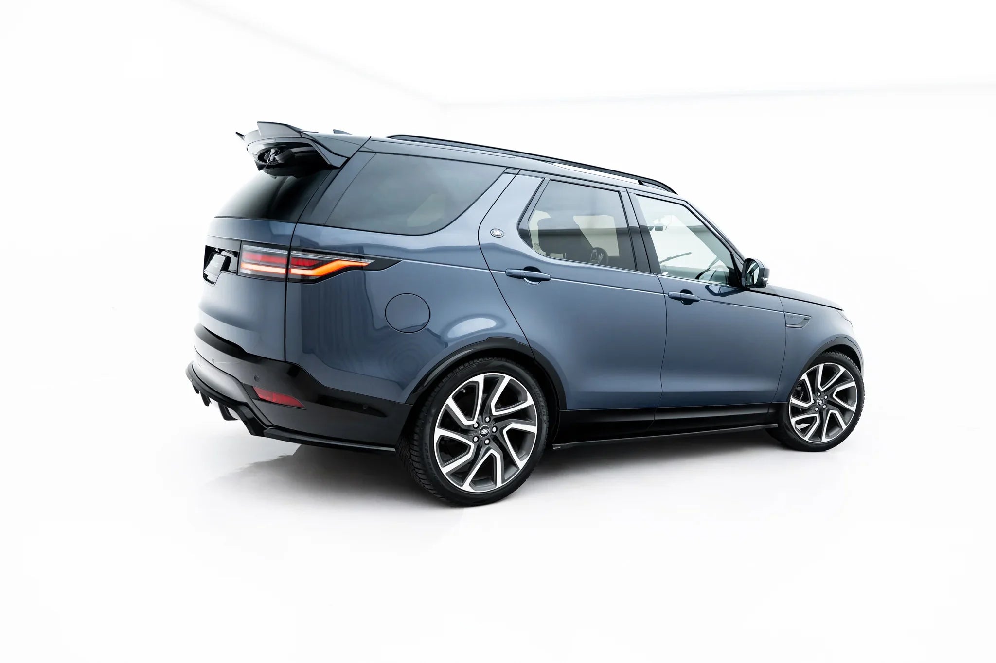 Maxton Design Difusores de taloneras laterales para Land Rover Discovery HSE Mk5 Facelift - imagen 1
