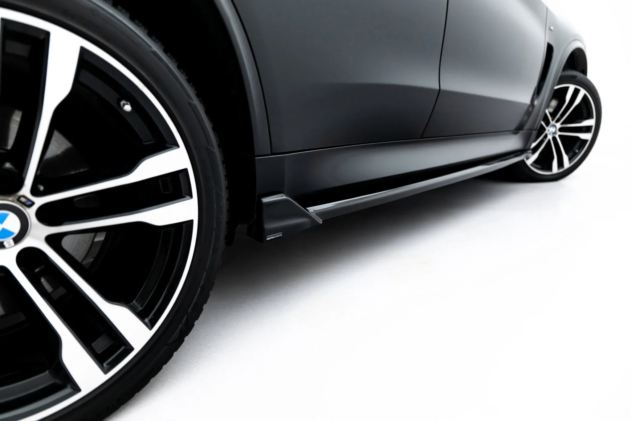 Maxton Design Difusores de taloneras laterales V.2 para BMW X5 M-Pack F15 - imagen 3