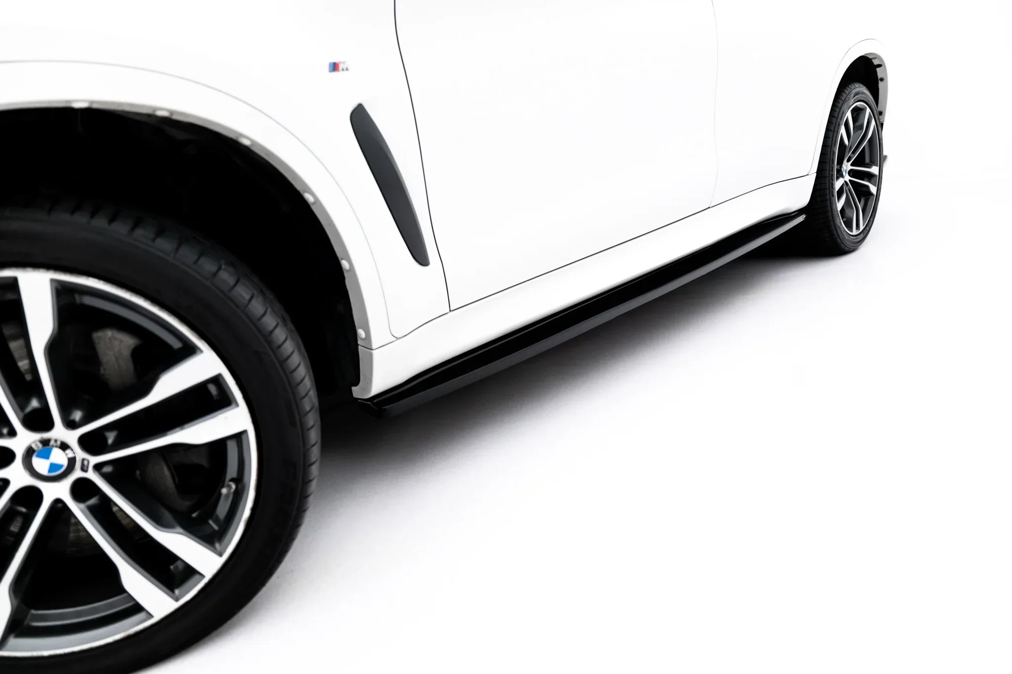 Maxton Design Difusores de taloneras laterales V.1 para BMW X6 M-Pack F16 - imagen 4