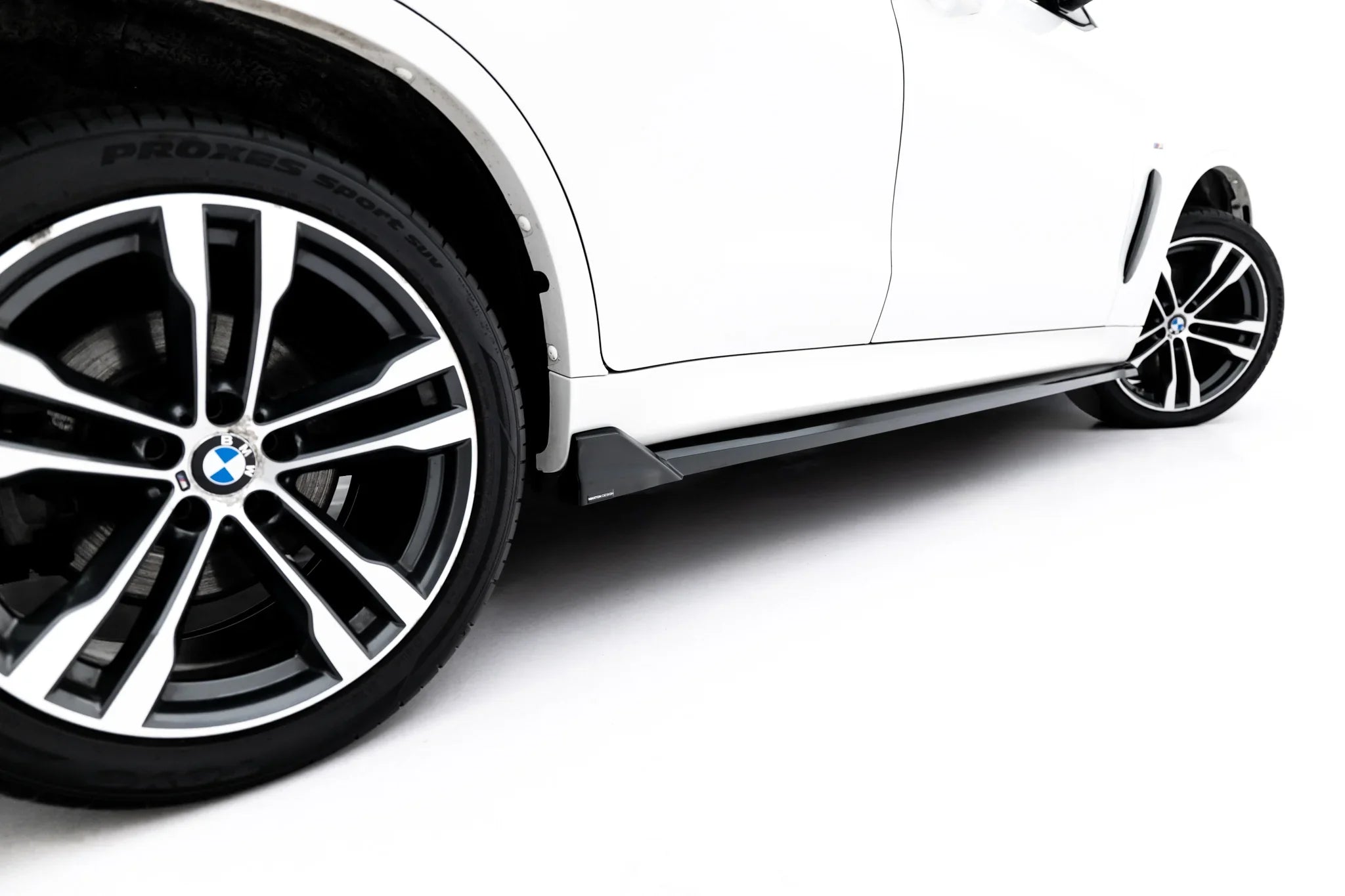 Maxton Design Difusores de taloneras laterales V.2 para BMW X6 M-Pack F16 - imagen 3