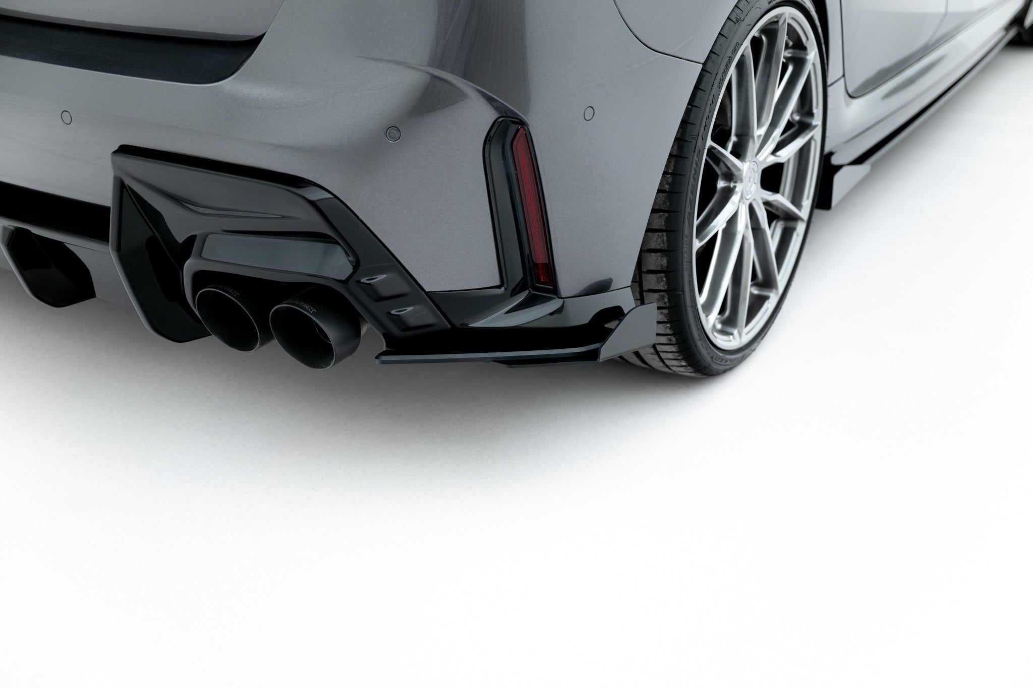Maxton Design Street Pro Rear Side Splitters V.2 + Flaps para BMW M135i F70 - imagen 5
