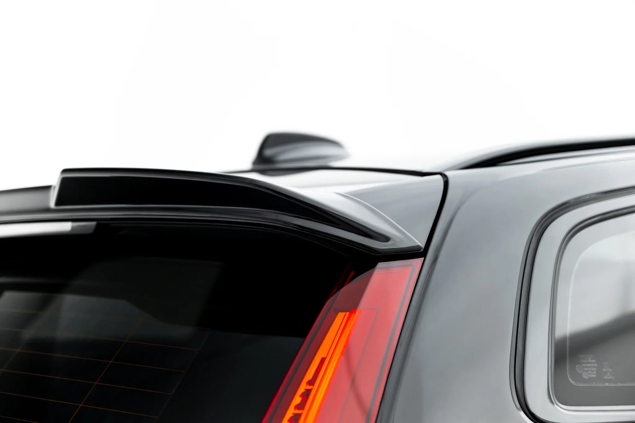 Maxton Design Extensión de alerón 3D para Volvo V60 R-Design Mk3 - imagen 2