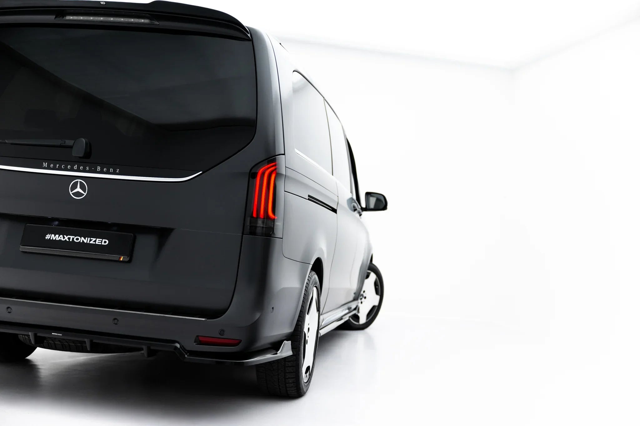 Maxton Design Splitter trasero (with vertical bars) para Mercedes-Benz V AMG-Line W447 Facelift 2 - imagen 6