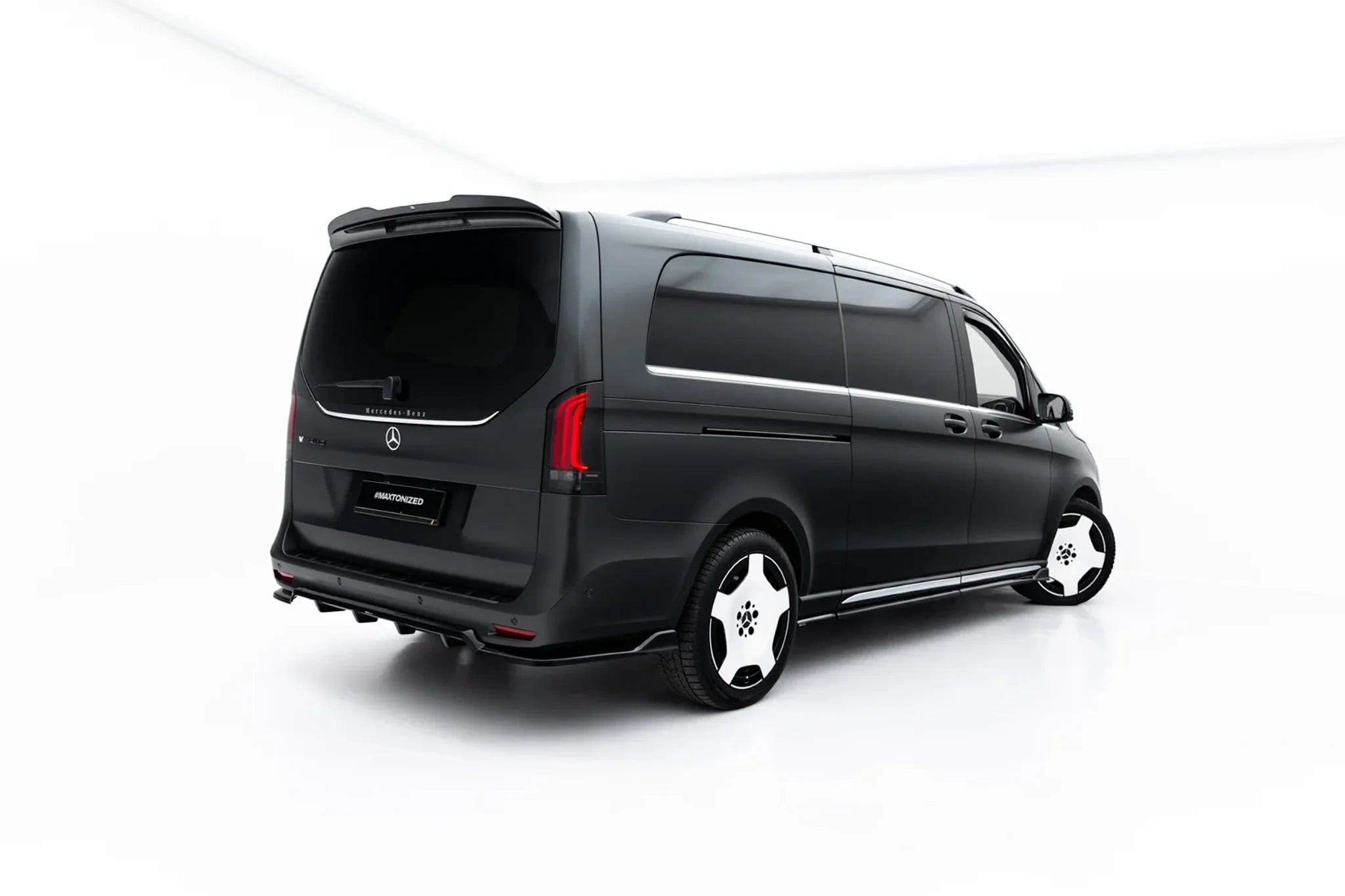 Maxton Design Splitter trasero (with vertical bars) para Mercedes-Benz V AMG-Line W447 Facelift 2 - imagen 1