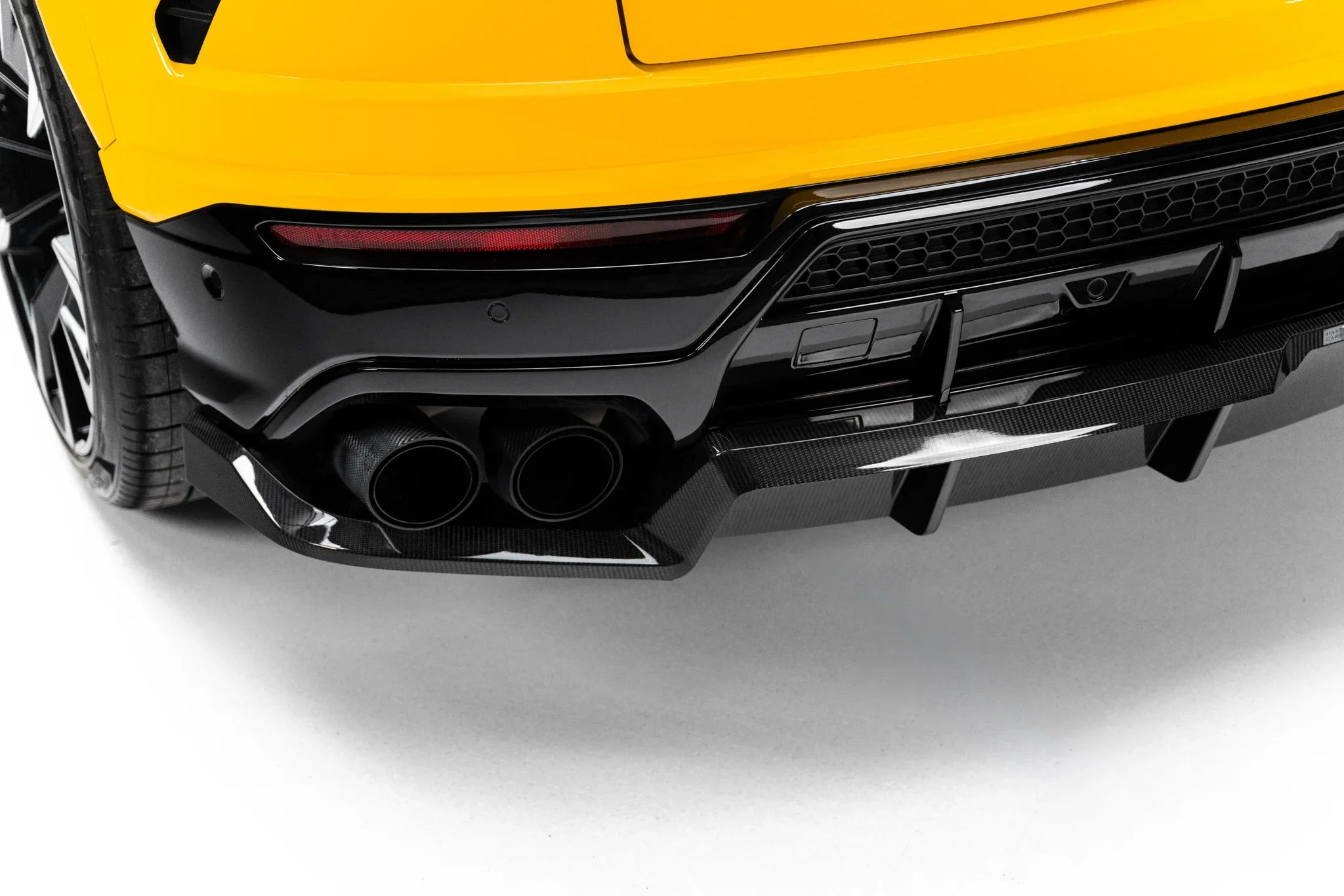 Maxton Design Splitter trasero de fibra de carbono pre-preg (with vertical bars) para Lamborghini Urus Mk 1 - imagen 4
