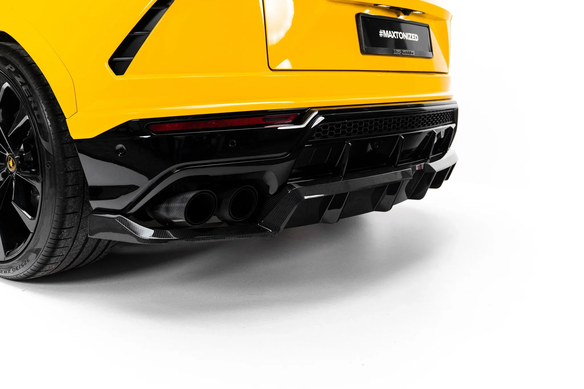 Maxton Design Splitter trasero de fibra de carbono pre-preg (with vertical bars) para Lamborghini Urus Mk 1 - imagen 5