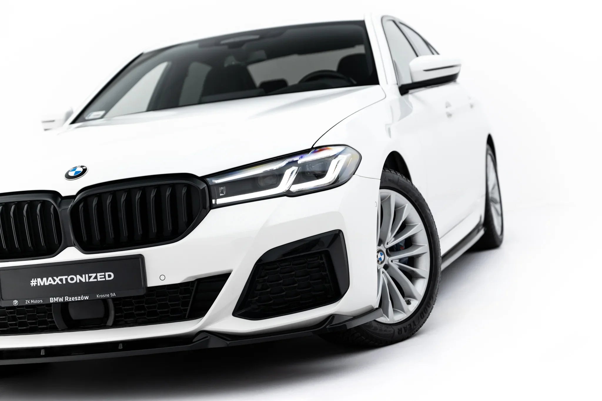 Maxton Design Splitter delantero V.1 para BMW 5 M-Pack / M550i / M550d Sedan / Touring G30 / G31 Facelift - imagen 4