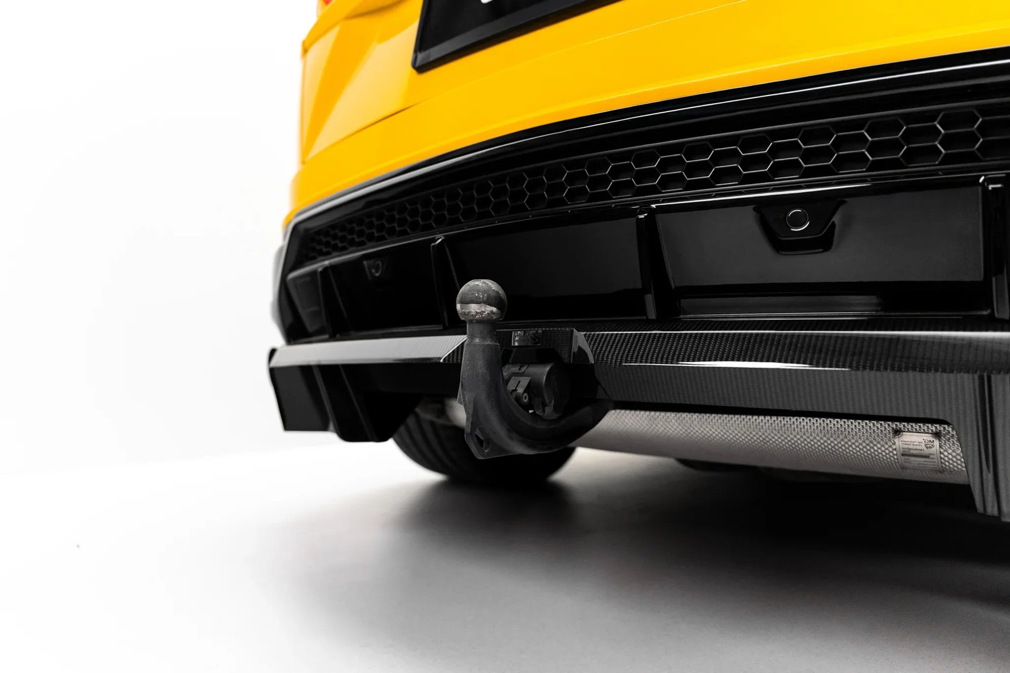 Maxton Design Splitter trasero de fibra de carbono pre-preg (with vertical bars) para Lamborghini Urus Mk 1 - imagen 8
