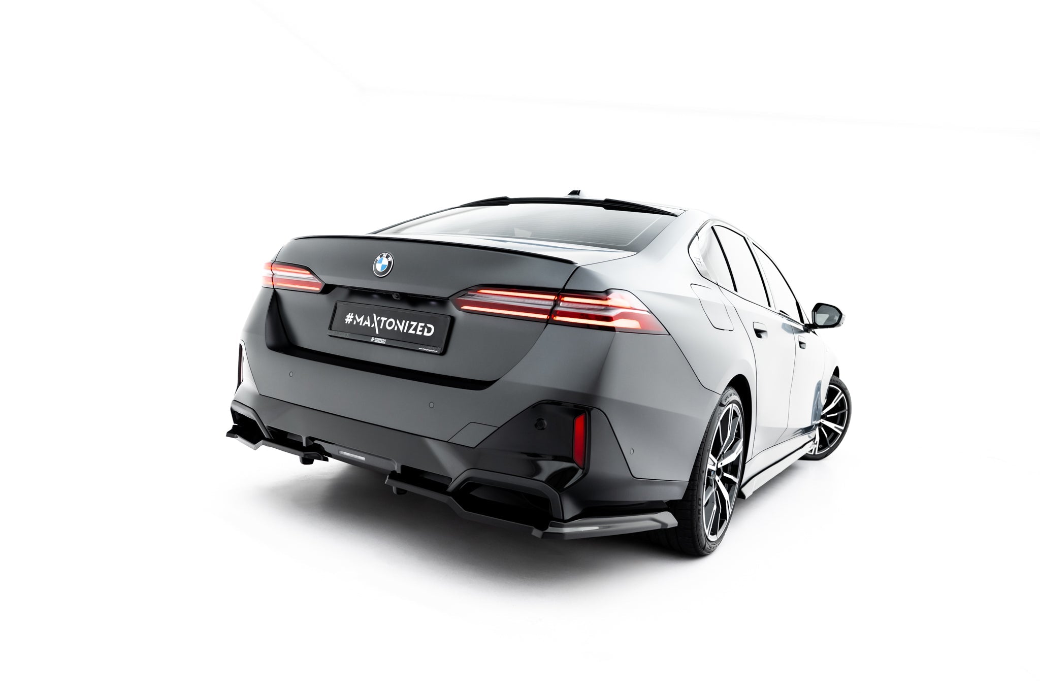 Maxton Design Splitters laterales traseros V.2 para BMW 5 / i5 M-Pack Sedan / Touring G60 / G61 - imagen 1